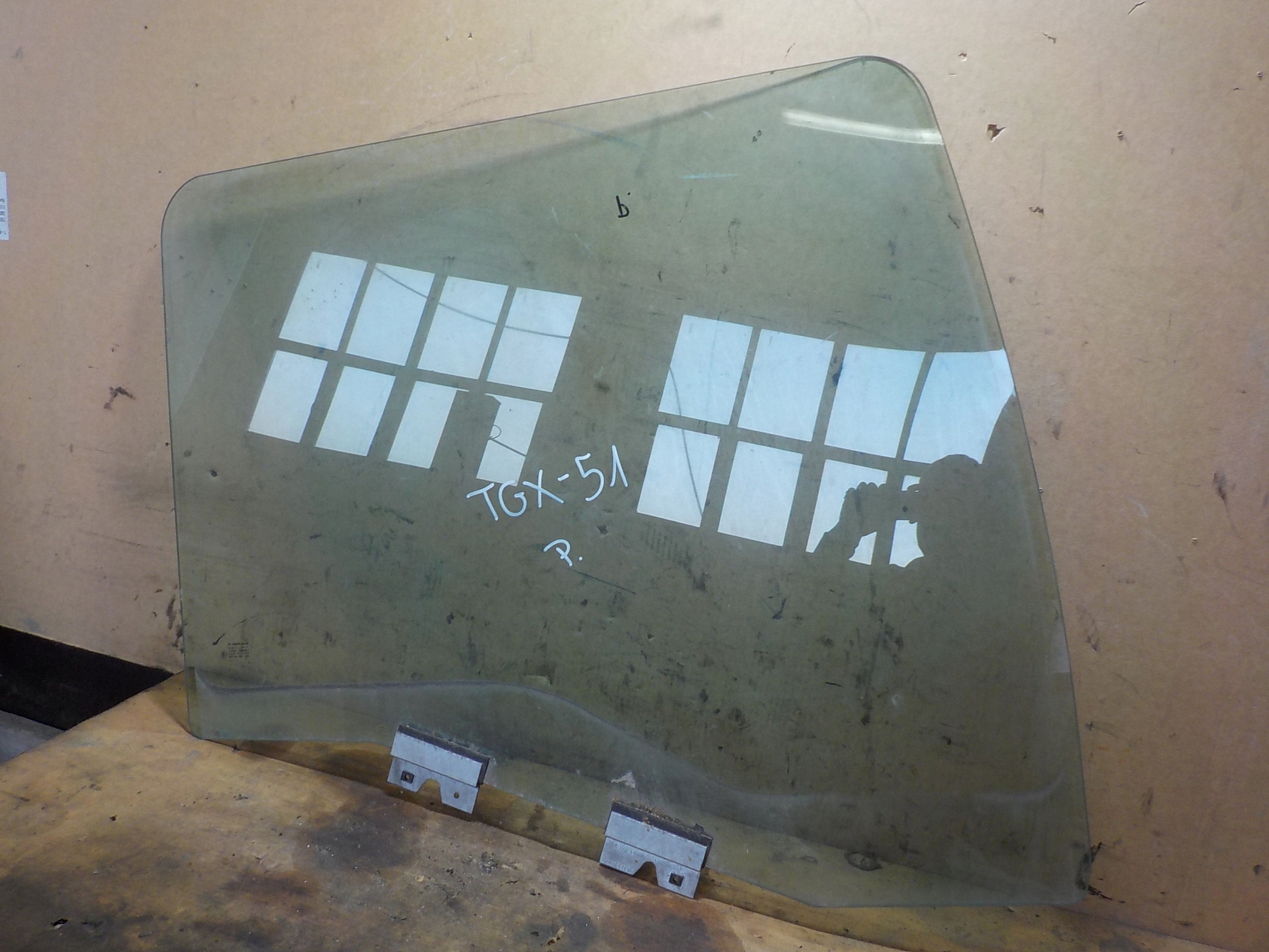 81626450036 - ПАССАЖИРСКОЕ СТЕКЛО ПРАВАЯ ДВЕРЬ MAN TGX 26.440