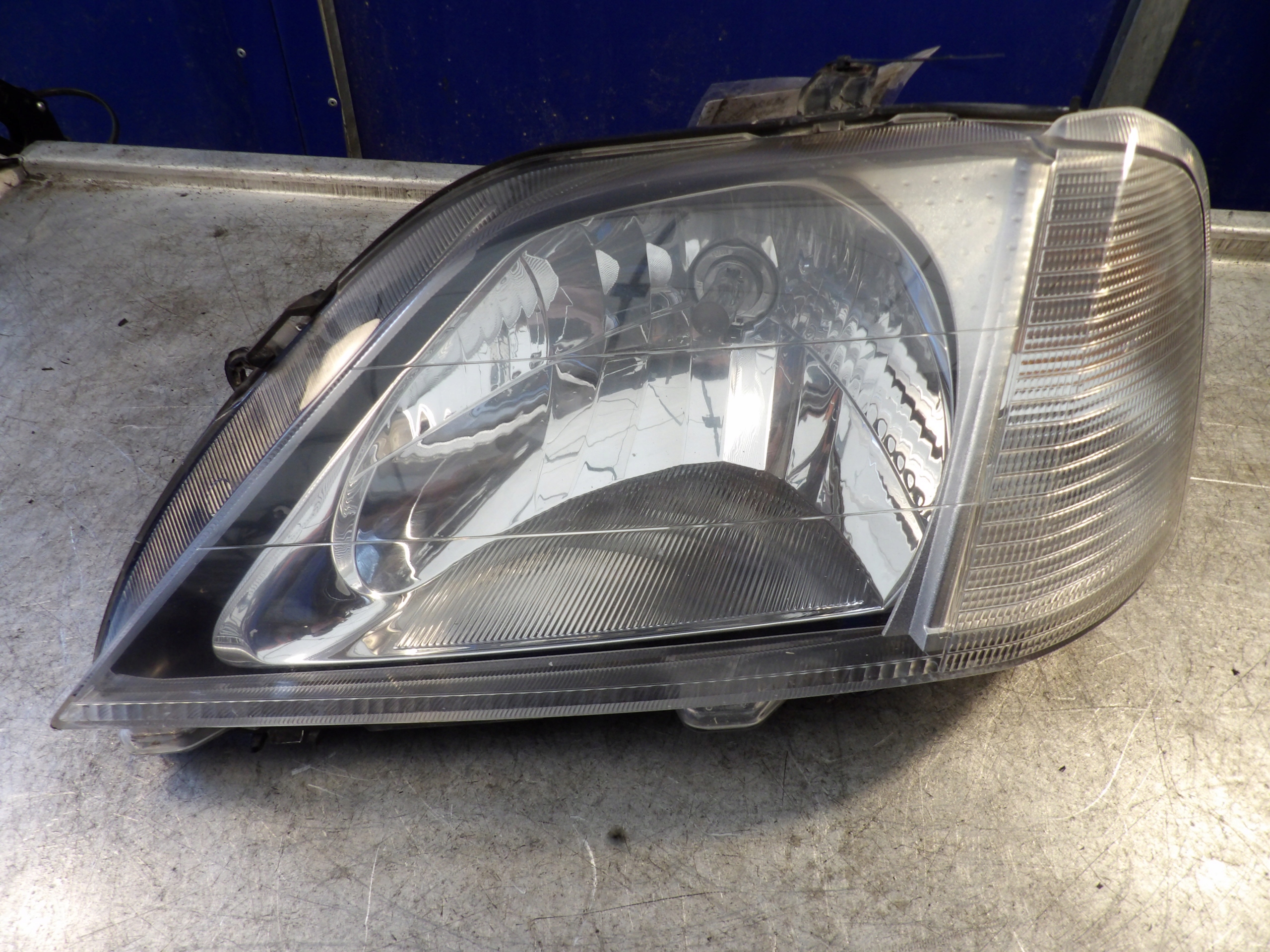 Dacia Logan and lift light front left 8200211005 89029771