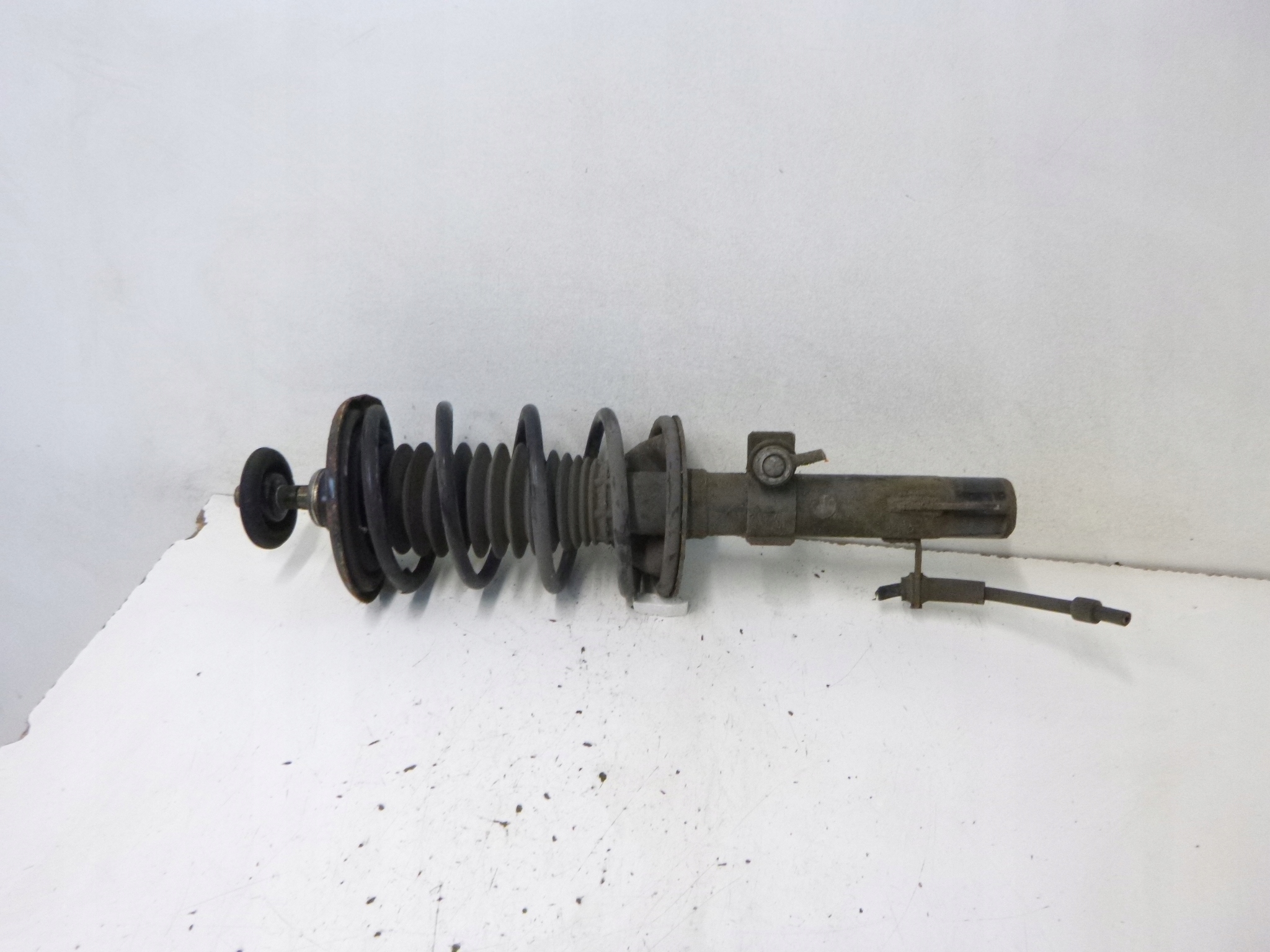shock absorber front right Ford KA and 1,3 96-08r.