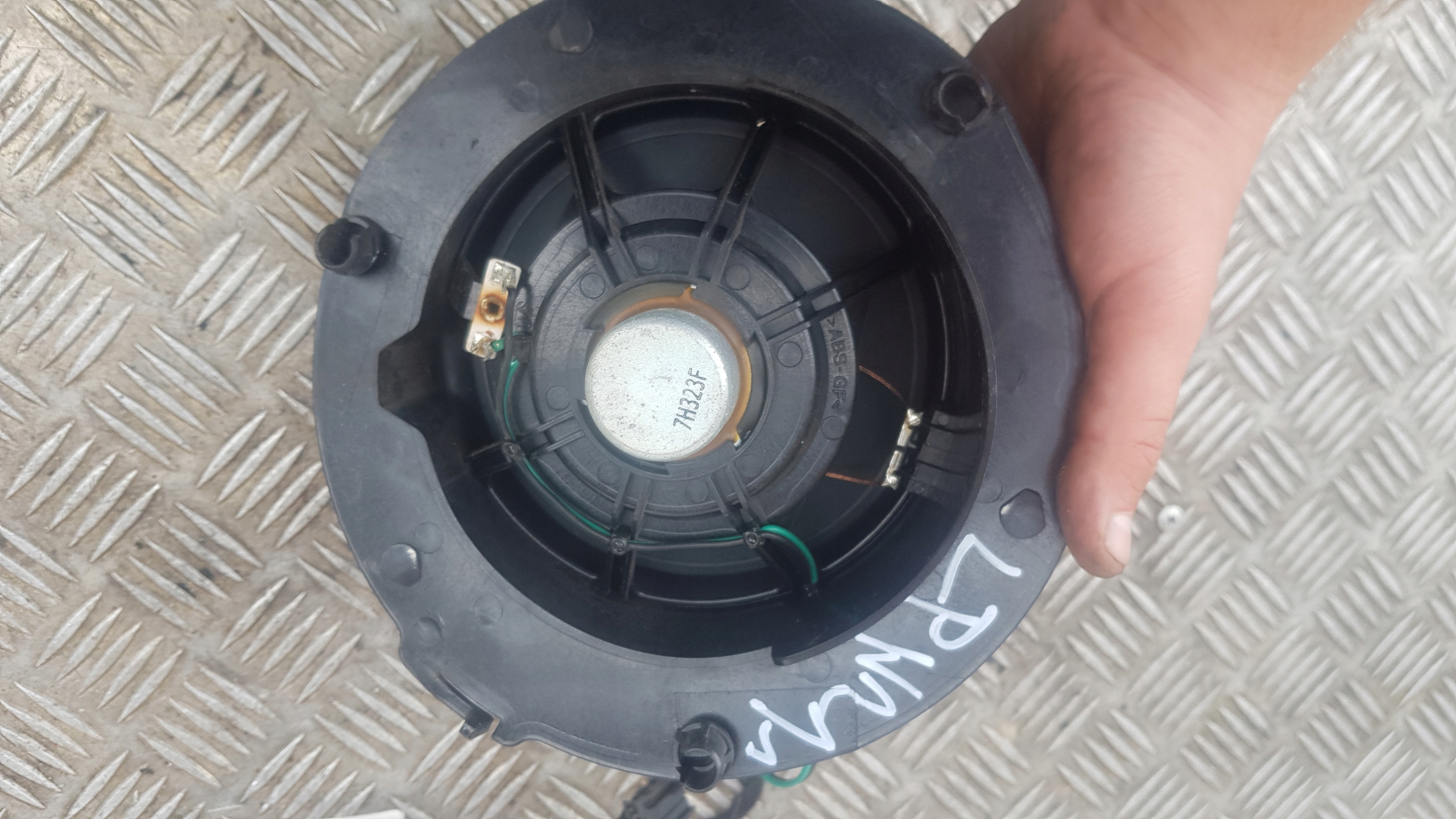 MERCEDES W211 speaker left front bundle