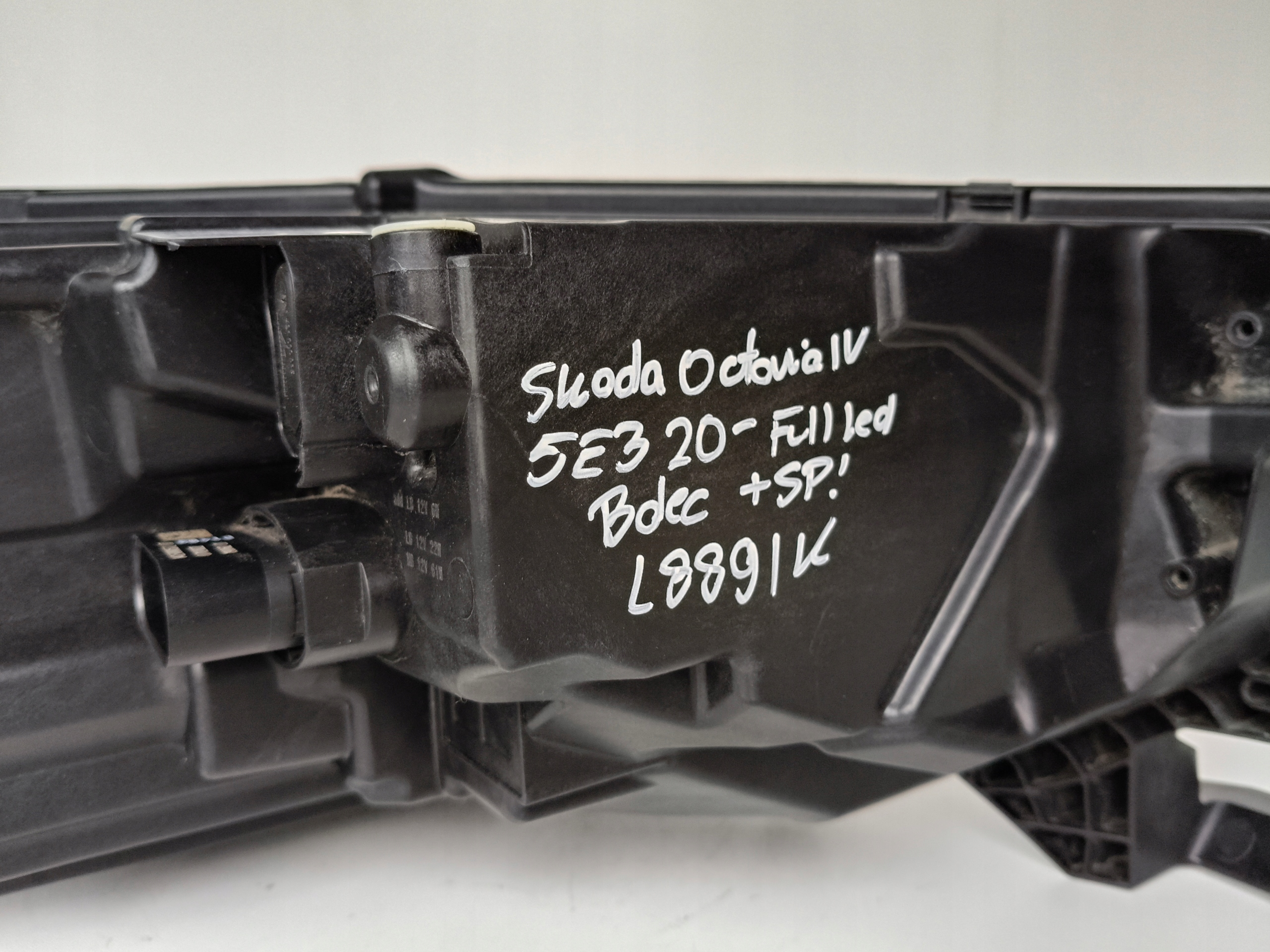 Licht links REFLEKTOR SKODA OCTAVIA IV 4 5E3 20- FULL LED