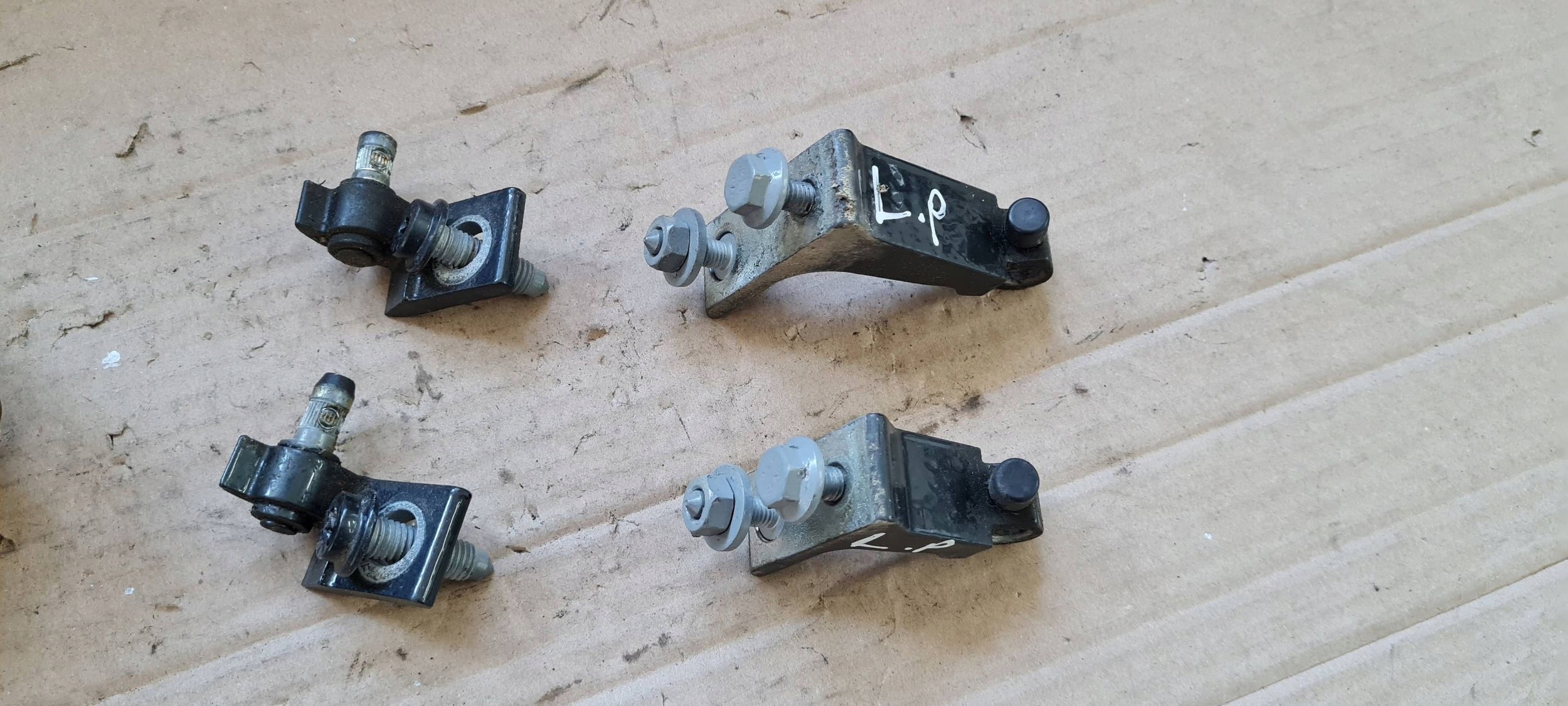 A4 B9 8W hinge hinges door left left front KOMPLET LX7L
