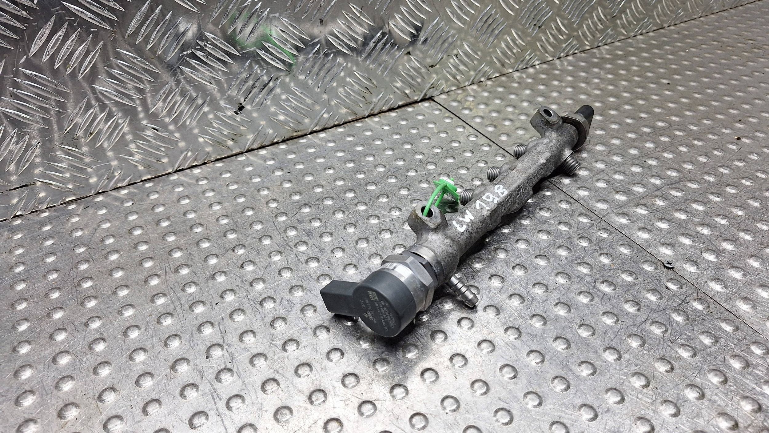 injection ramp sensor 04L089D 057130764AB A3 8V GOLF VII LEON III 1.6TDI