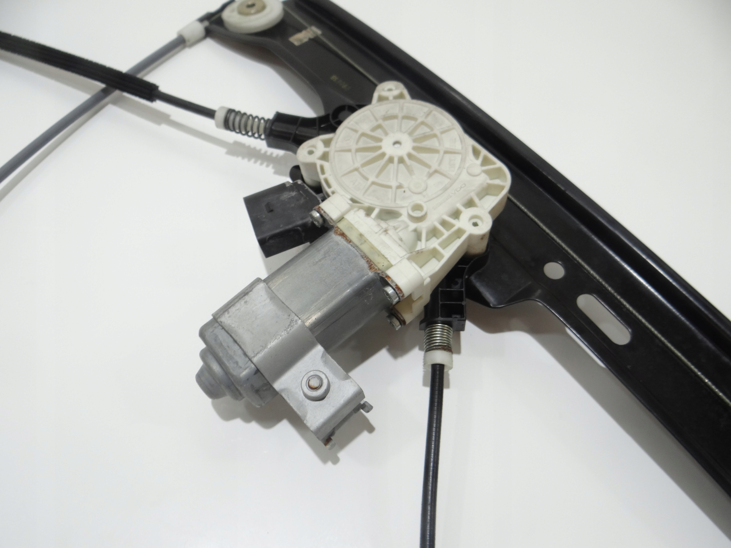 BMW E60 window regulator right front 7034352