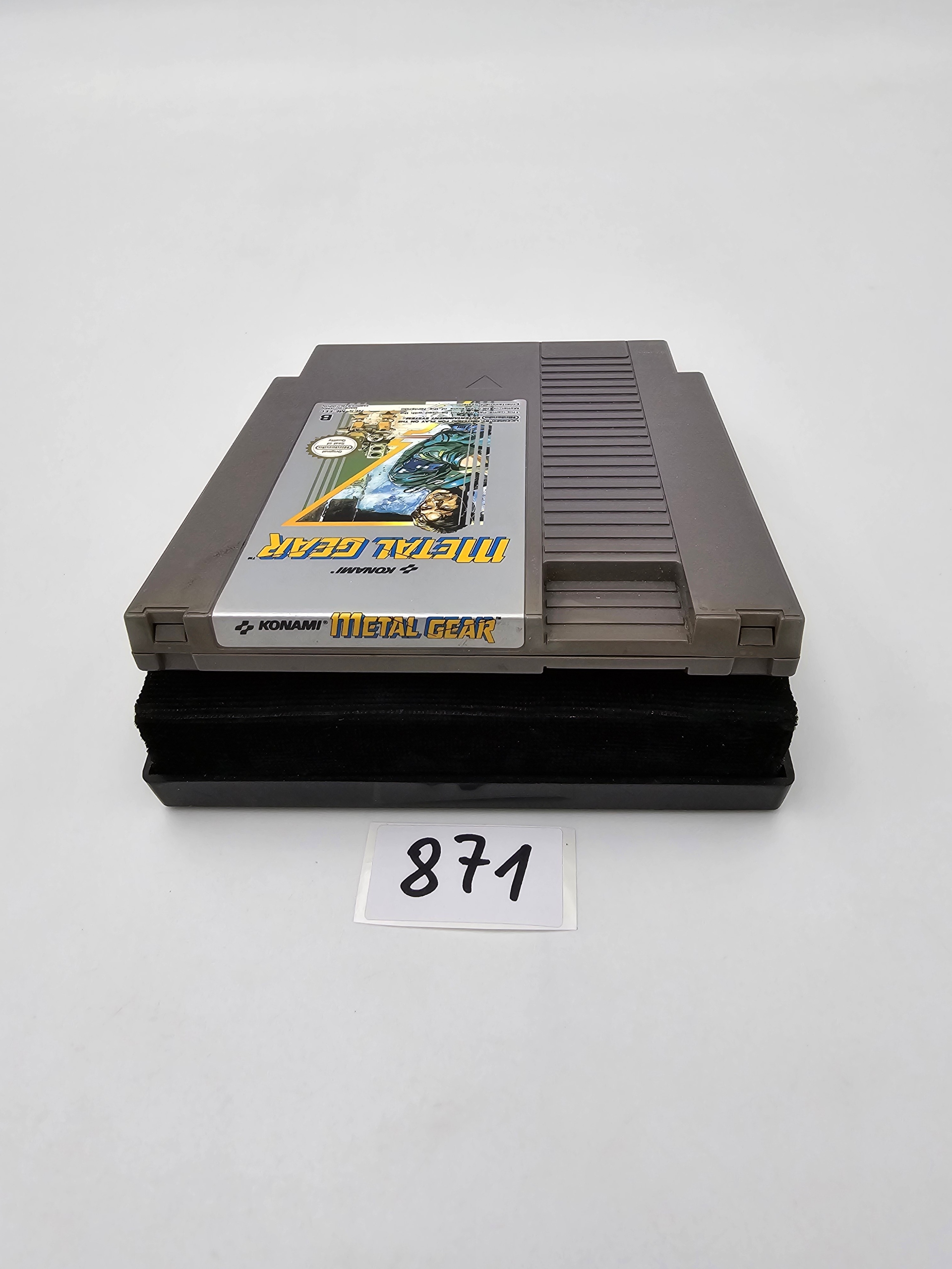 NINTENDO NES METAL GEAR ORYGINAŁ Wydawca Nintendo