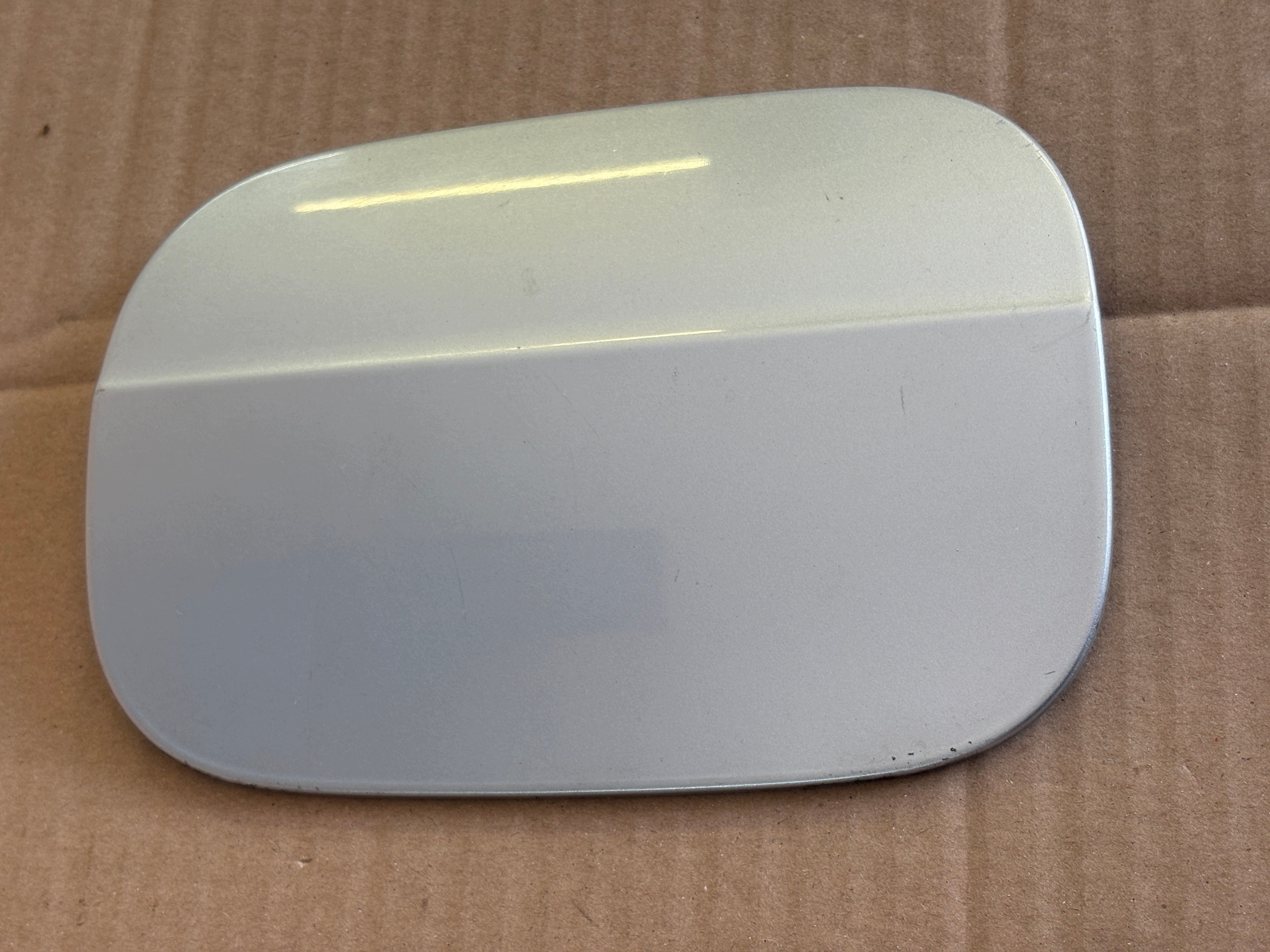 SKODA OCTAVIA III volet trappe carburant carburant 5E0809909A
