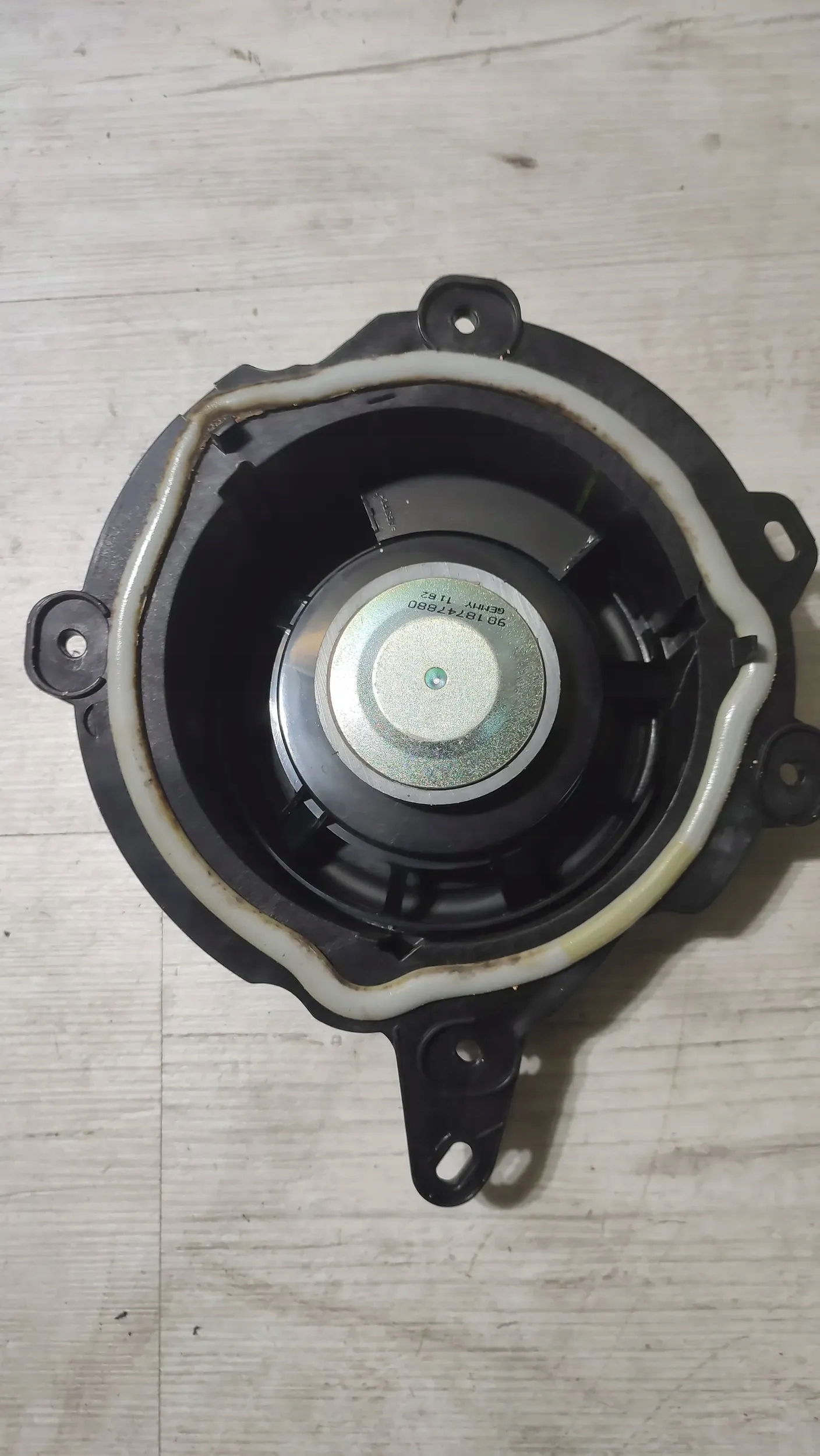 Opel Corsa F 1.2 22r. speaker