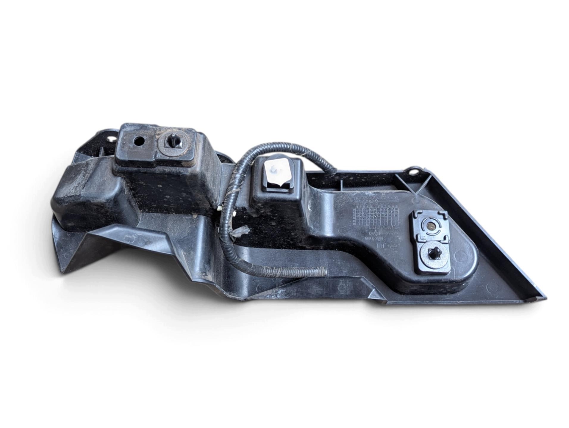support holder of a bumper rear part left side Ford Mondeo 5 2017 DS73-17E851-B