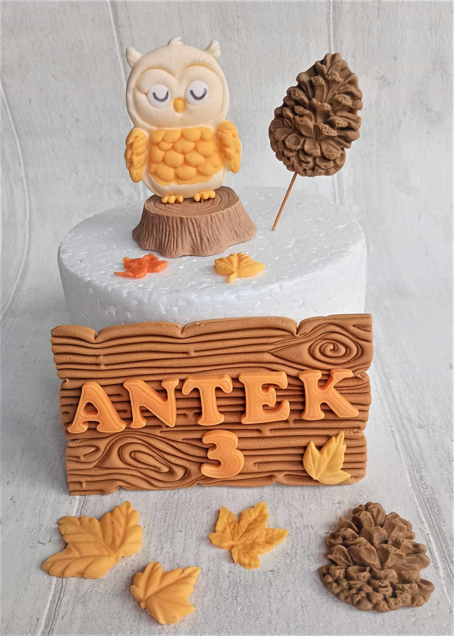 Levně Lesní zvířátka sova prkénko se jménem číslice figurka z cukrové hmoty