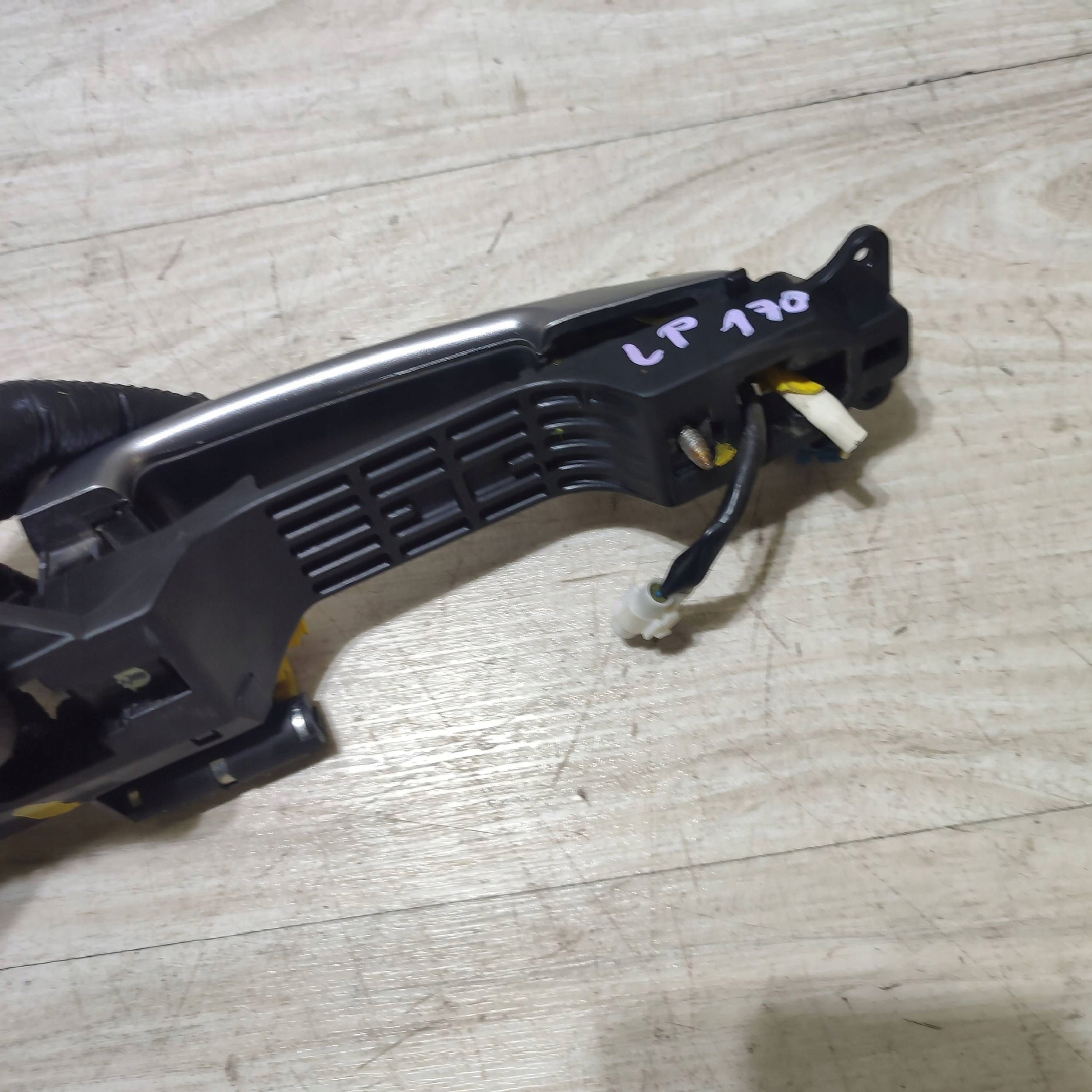 exterior handle door przednich front left Suzuki Vitara (LY)