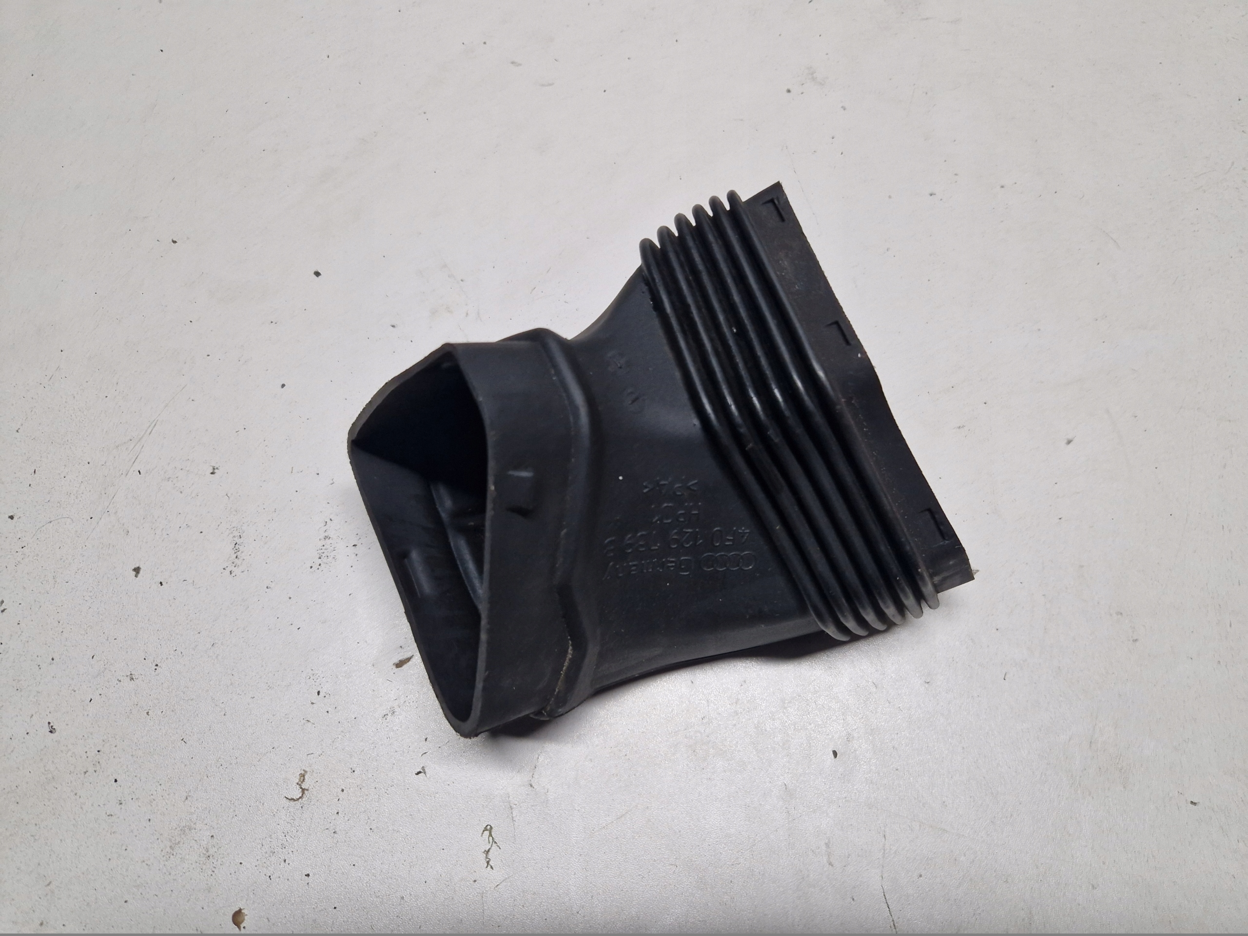 hose pipe air hose AUDI A6 C6 A6C6 4F0129739B