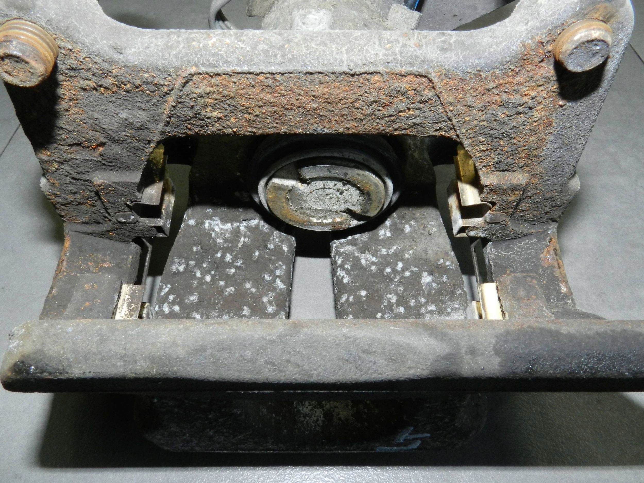 Volkswagen Phaeton caliper brake left rear part 3D0615423