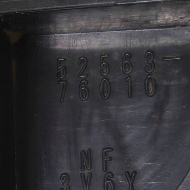 2011 lexus CT 200H фонарь E1313043