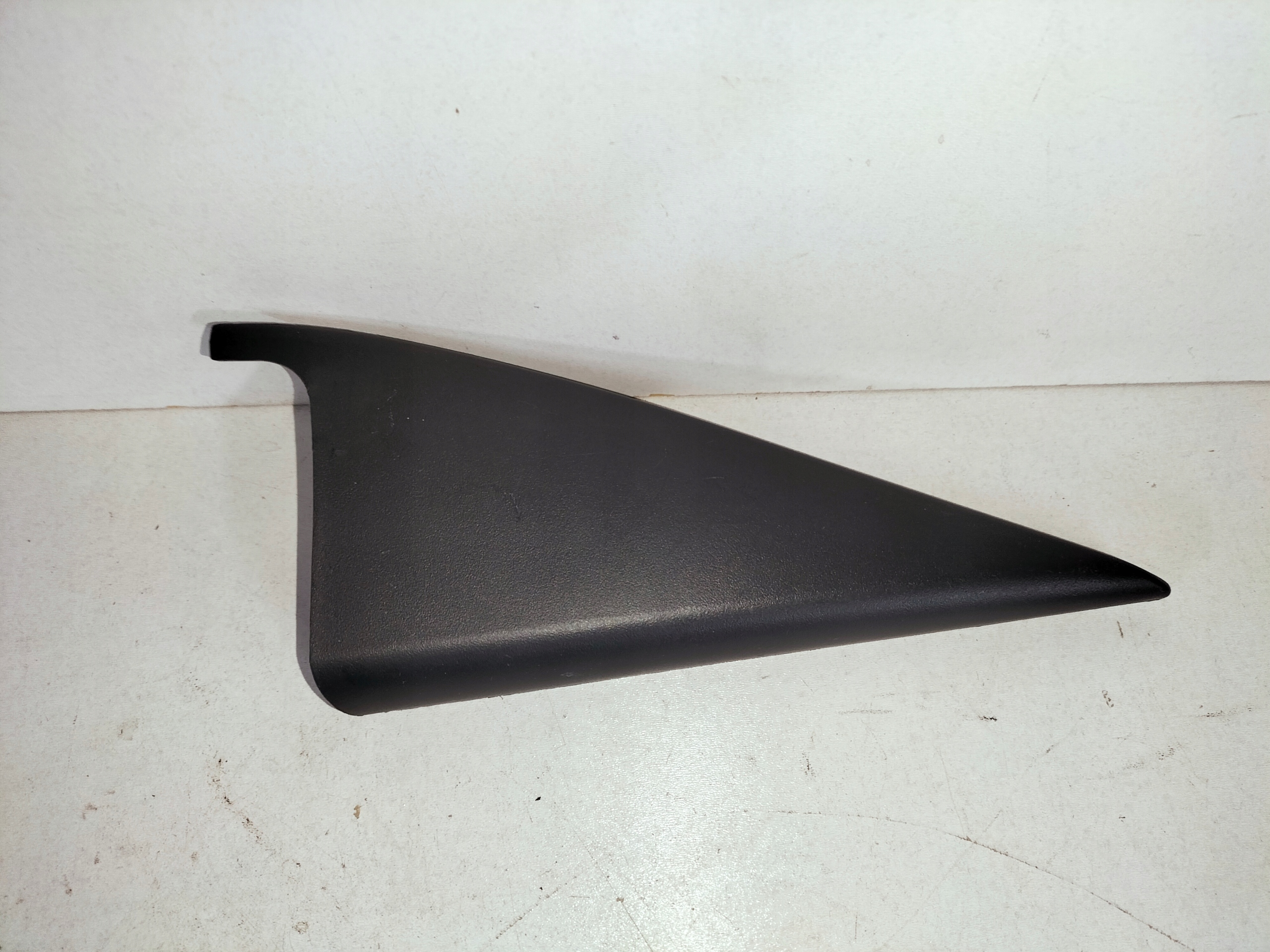 Trojkat spoiler door rear part left SEAT ATECA 16