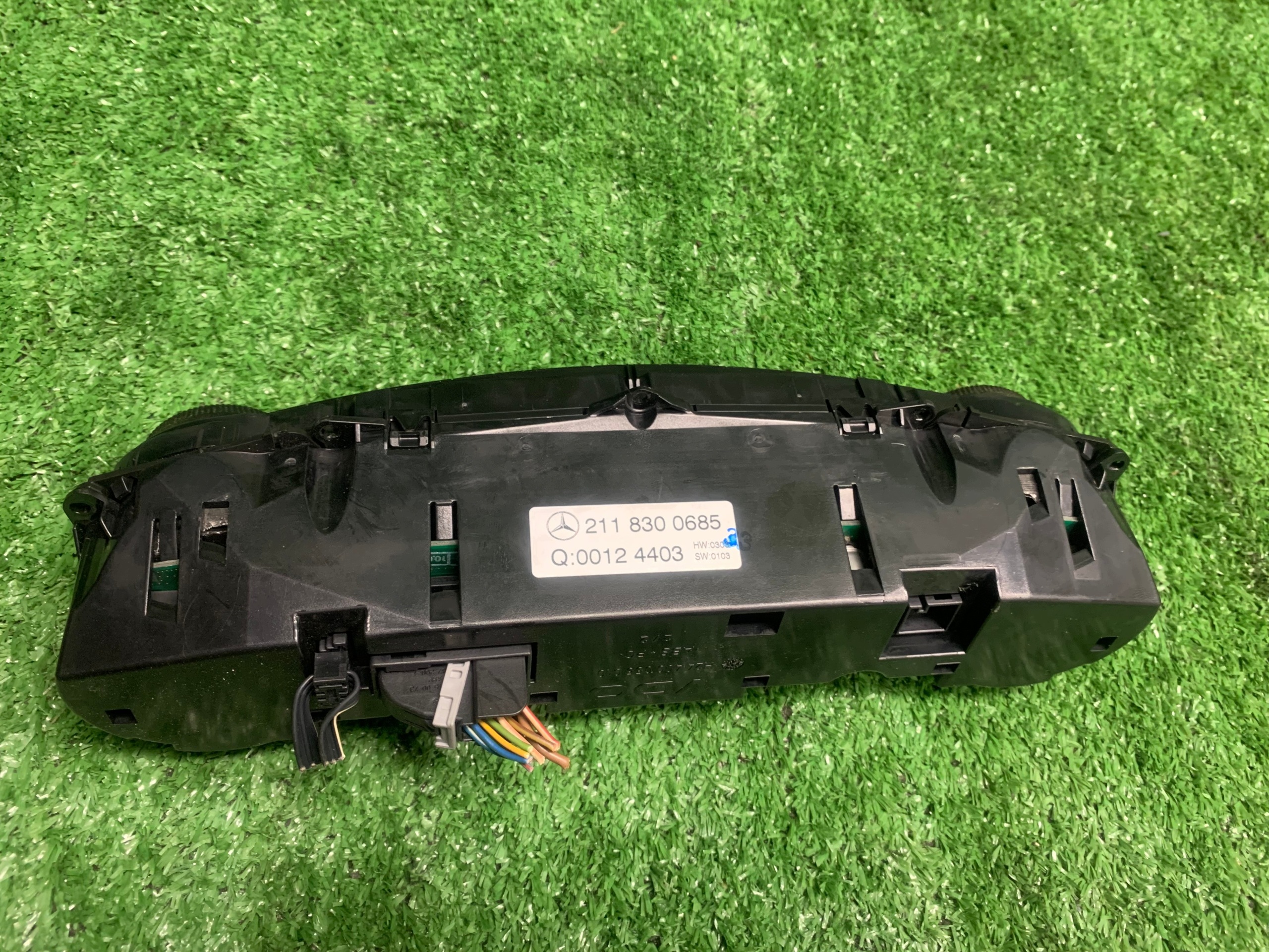 MERCEDES E W211 Unite commande clima OGRZEWANIA 2118300685