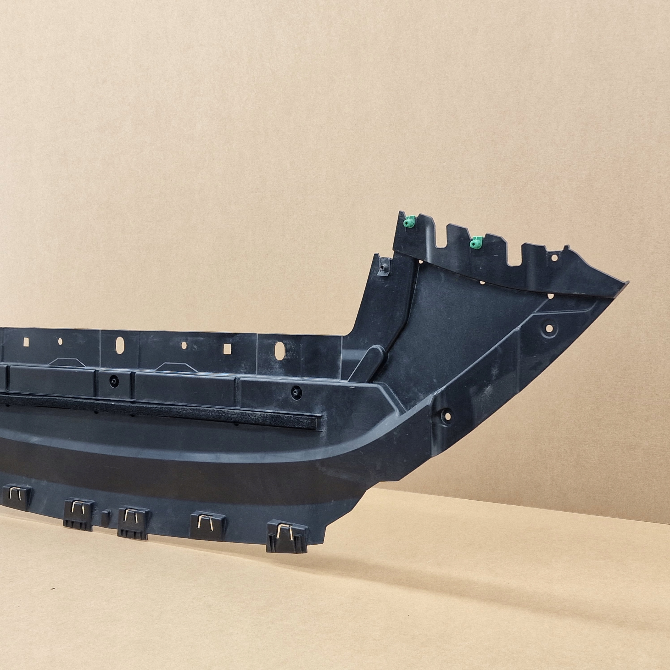 Blende Abdeckung abdeckung unter Stoßstange LYNK & CO 01