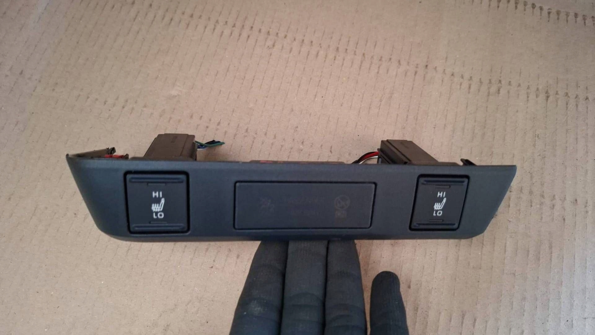 Schalter Panel Hitzung Sitze Mazda 2 hybrid 2024r