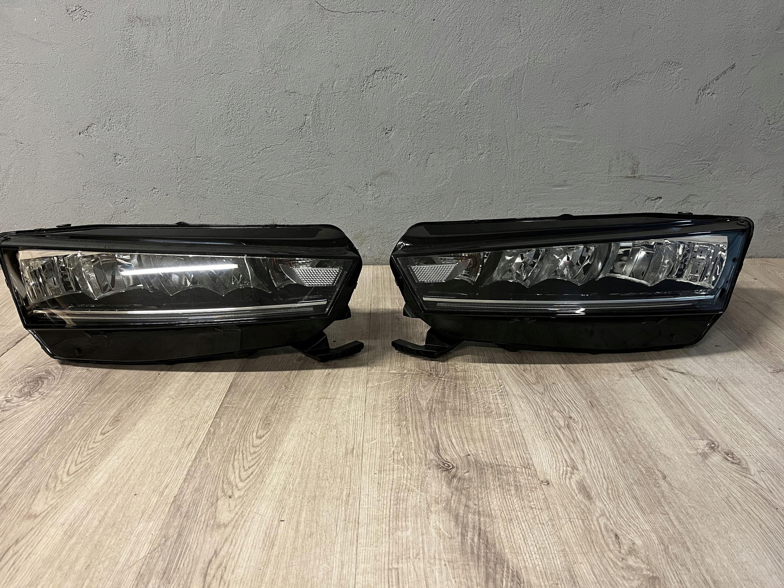 SKODA OCTAVIA IV KOMPLET LAMP PRZÓD LEWA PRAWA