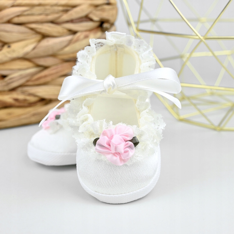 Ecru buciki do chrztu z różowym kwiatkiem 10 Odcień ecru