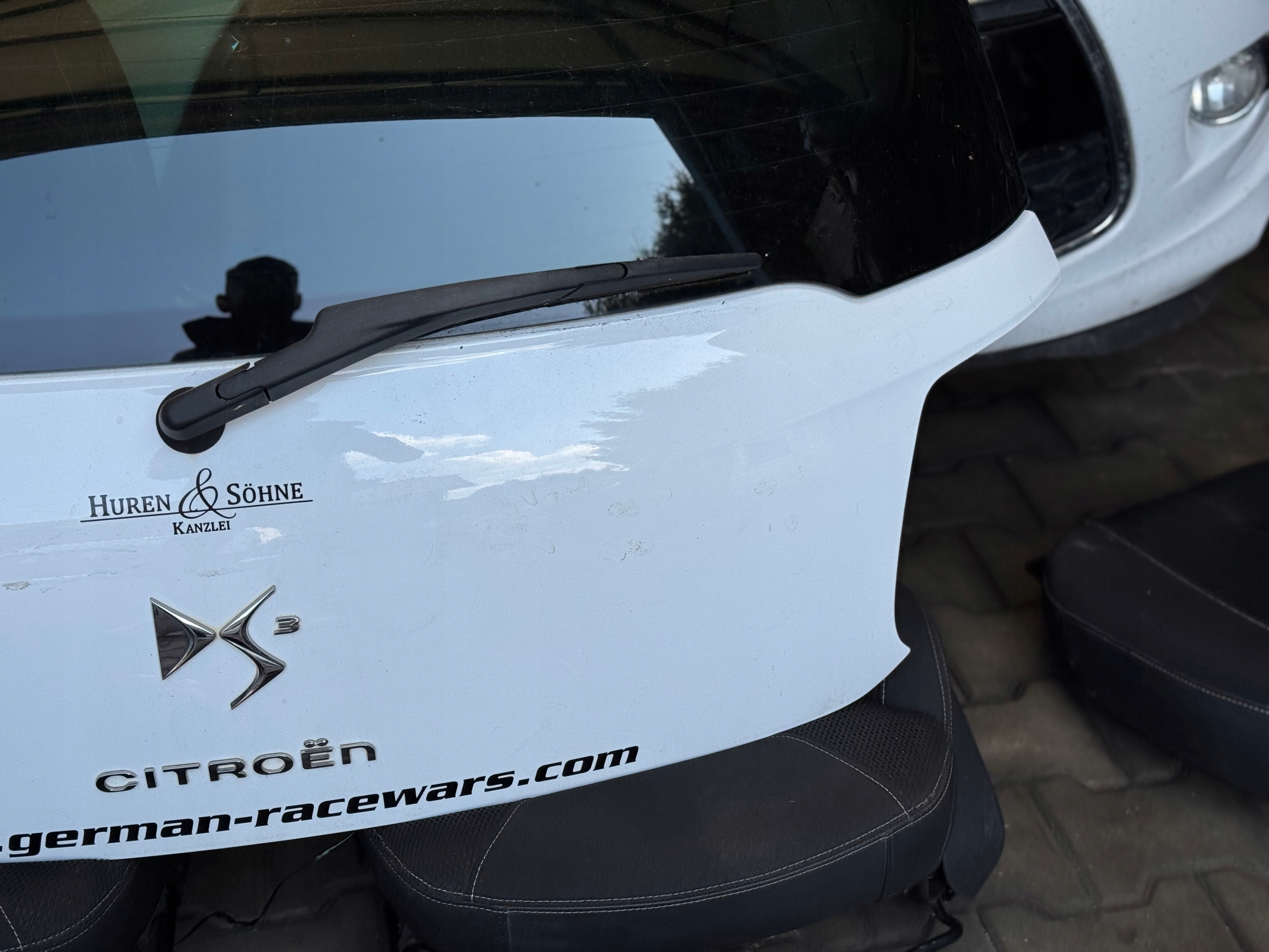 Citroen DS3 2012r rear trunk door boot biala ladna complete