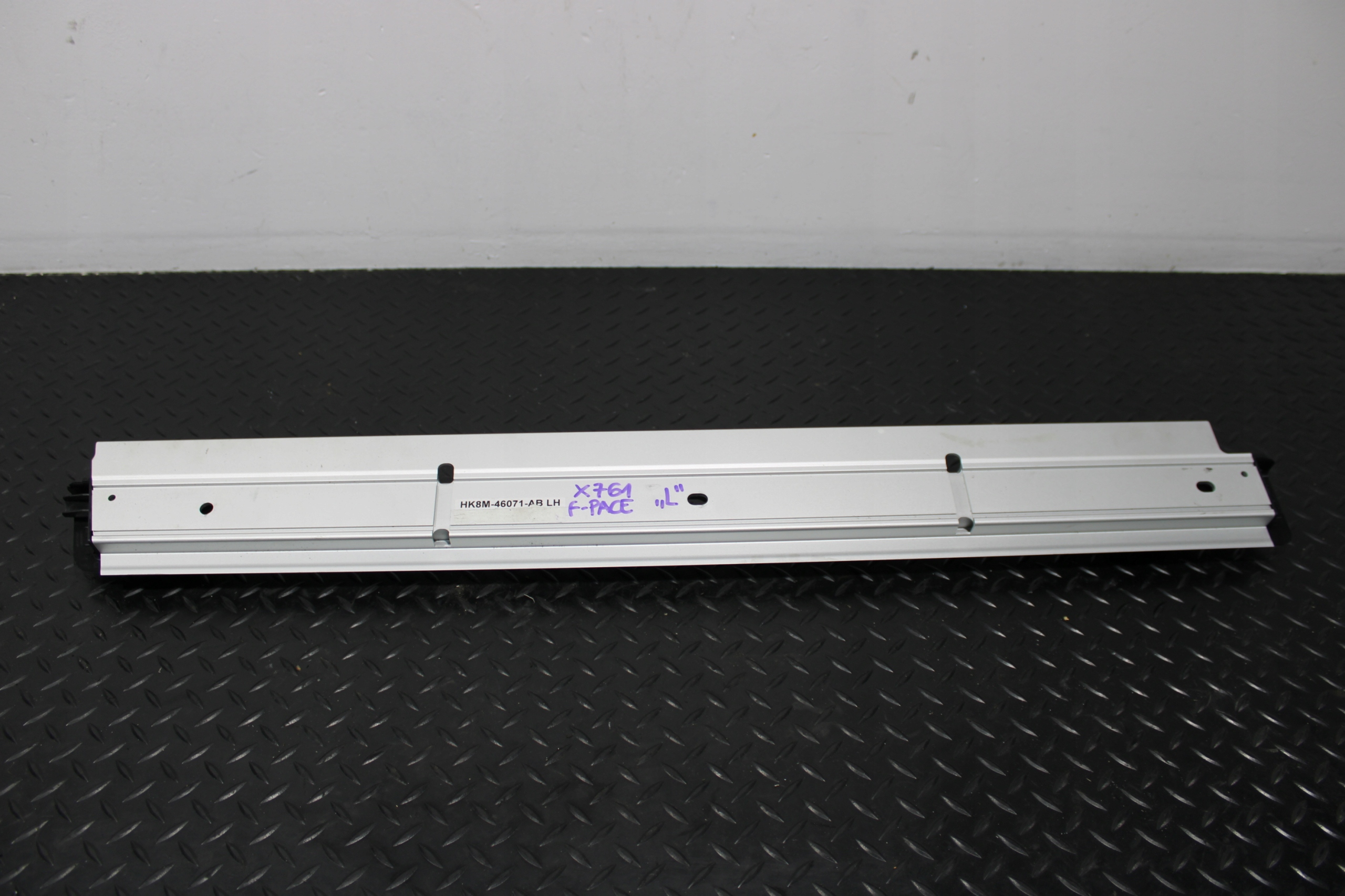 rail PROWADNICA left JAGUAR F-PACE X761 HK8M-46071-AB