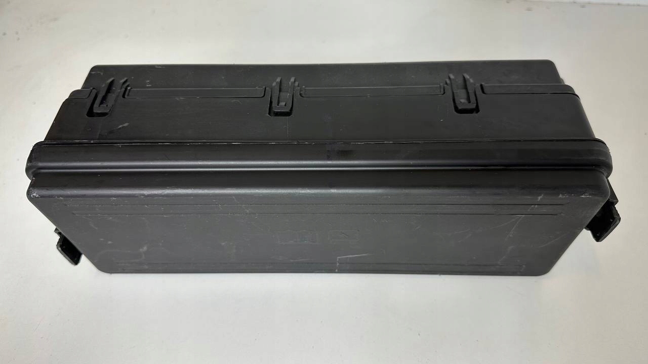 SKRZYNKA BEZPIECZNIKÓW DISCOVERY 5 L462