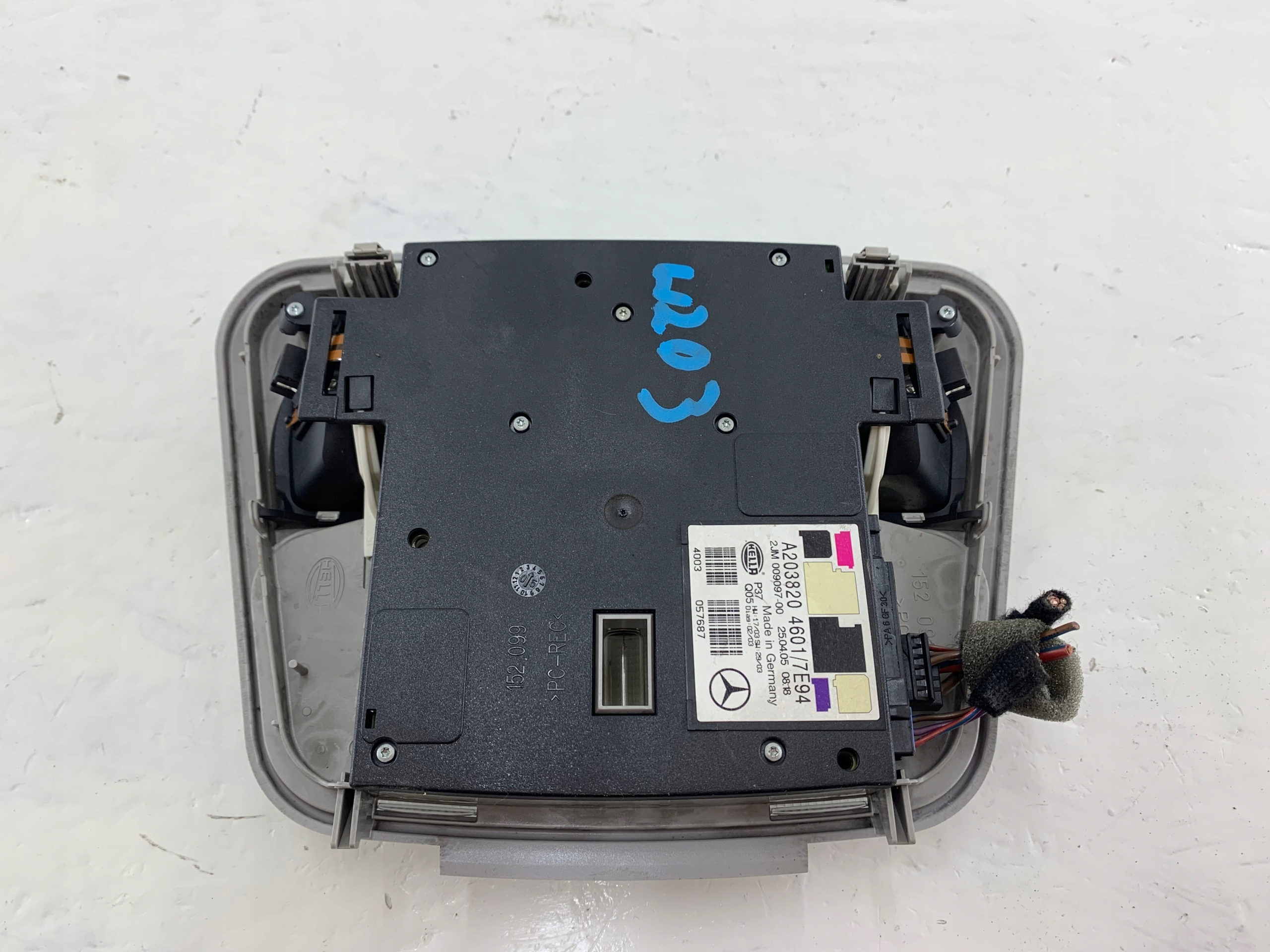 MERCEDES W203 éclairage cabine feu interne A2038204601