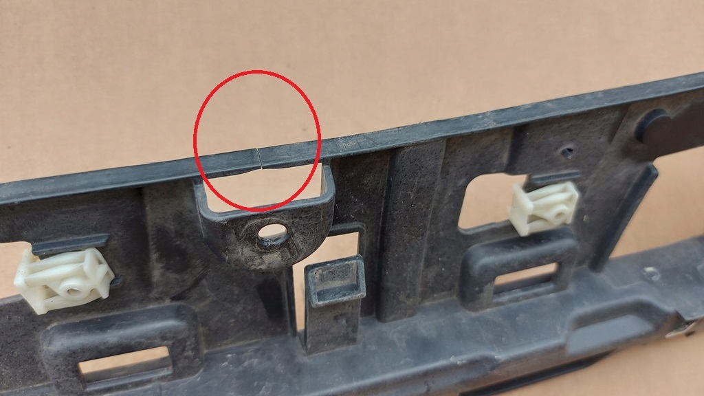 console pillar of a bumper front BMW 3 G20