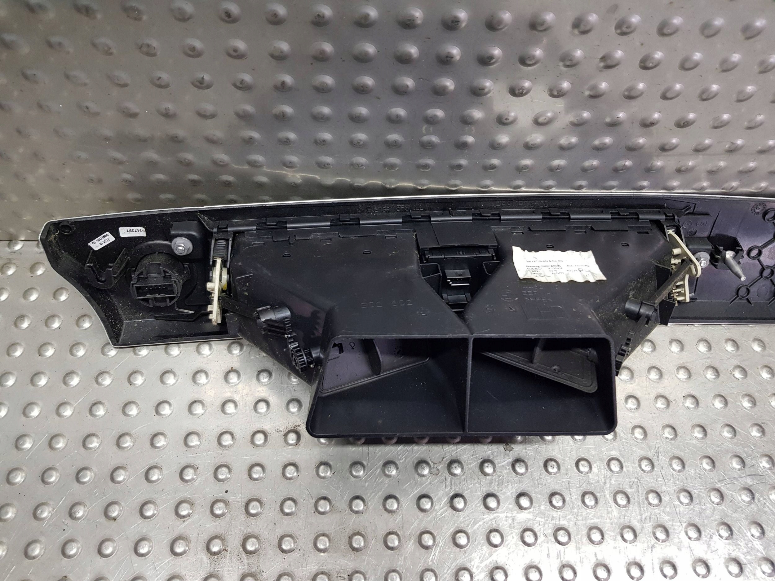 moulding consoles central grid air conditioning devices 9130458 9130460 BMW SERIA 3 E90 E91
