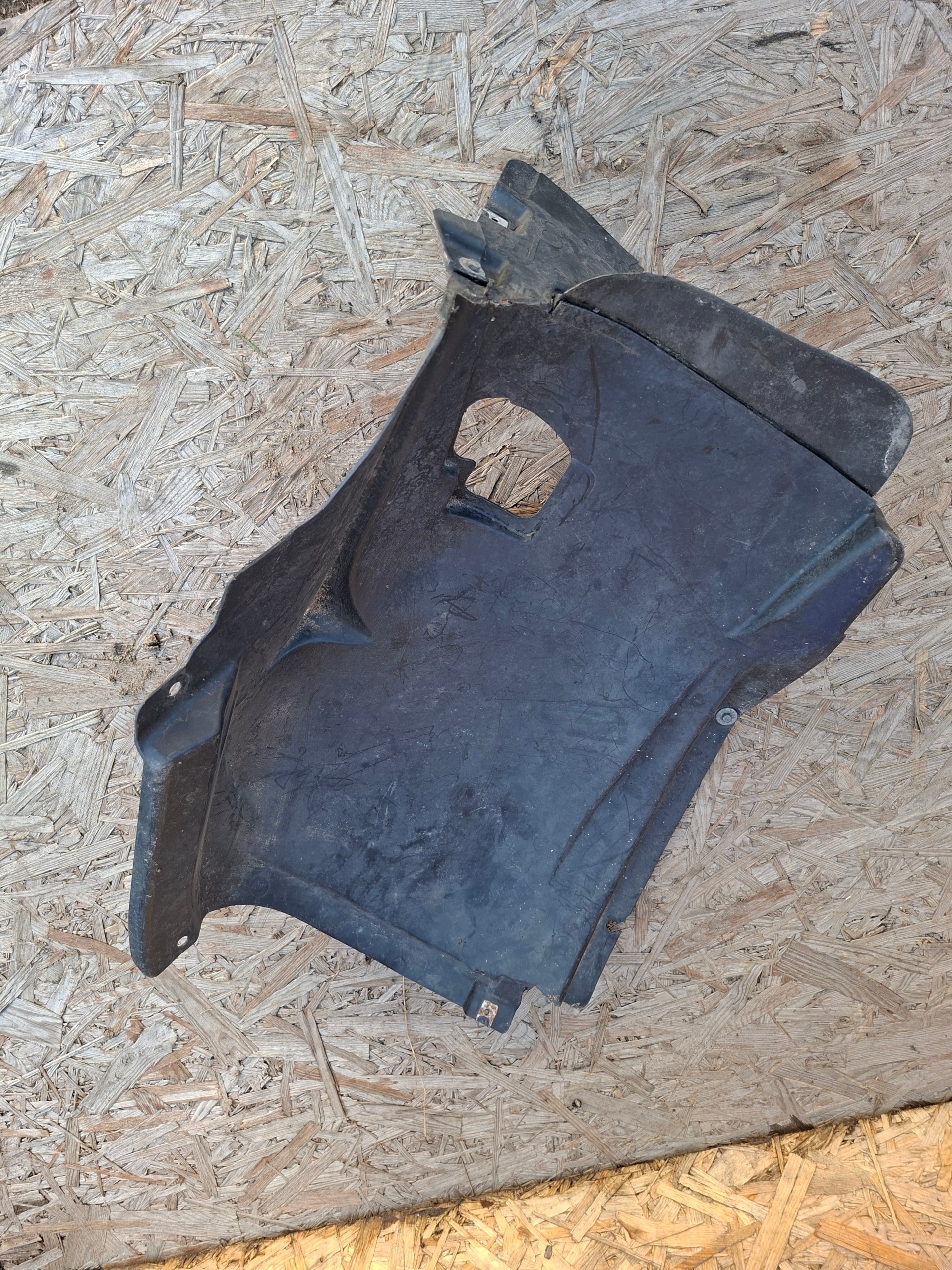 podblatník předek přední levé BMW 1 E81 E87 51717059375