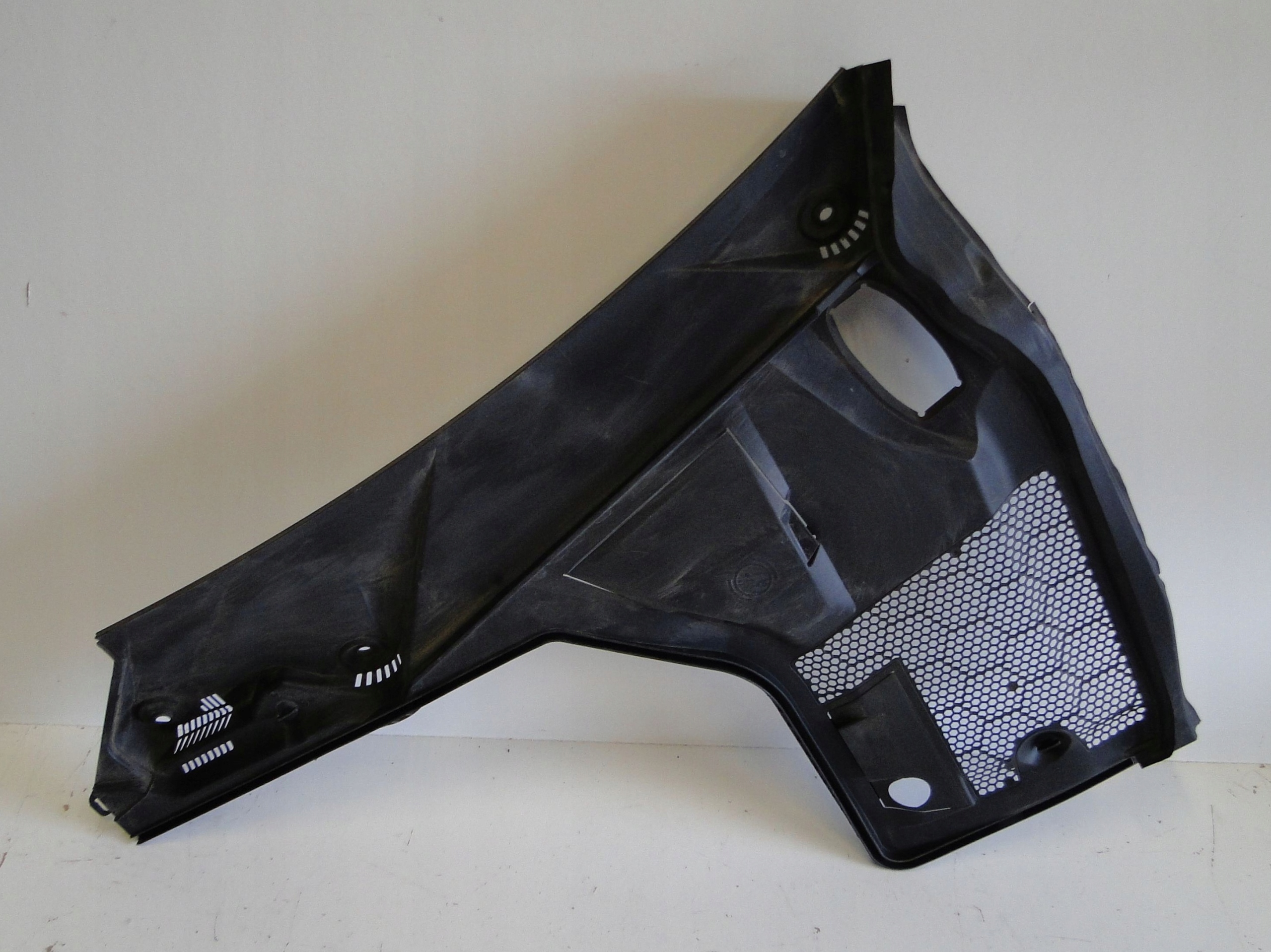 MERCEDES C W205 205 PODSZYBIE LEWE WLOT OSŁONA Numer katalogowy części A2058308902