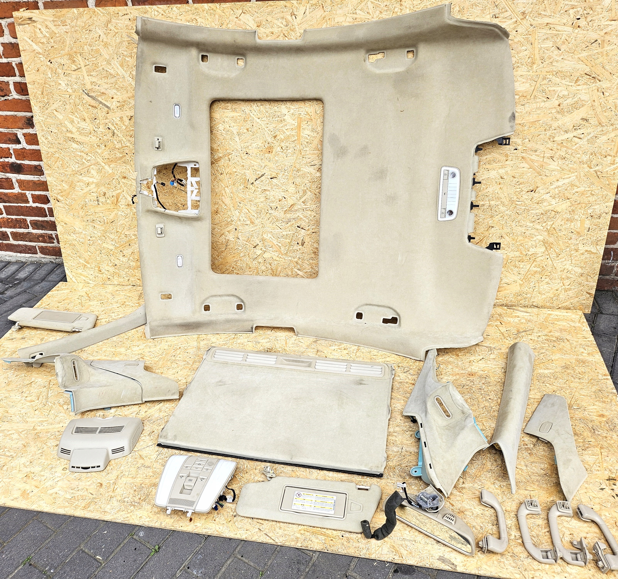 Podsufitka Mercedes W218 CLS Sedan Beżowa Alkantara