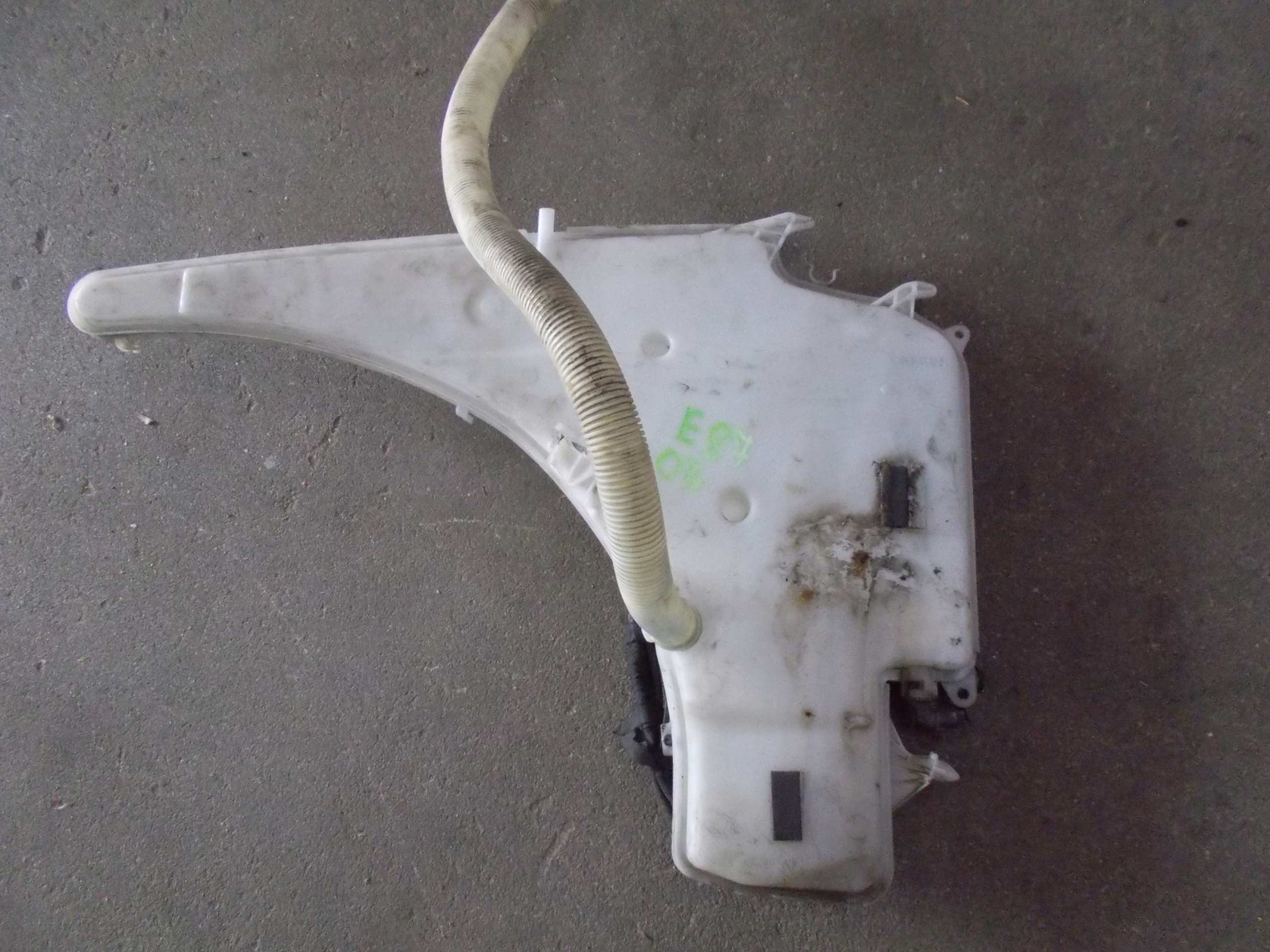 BMW E87 2.0 and 07R washer fluid tank 7124231
