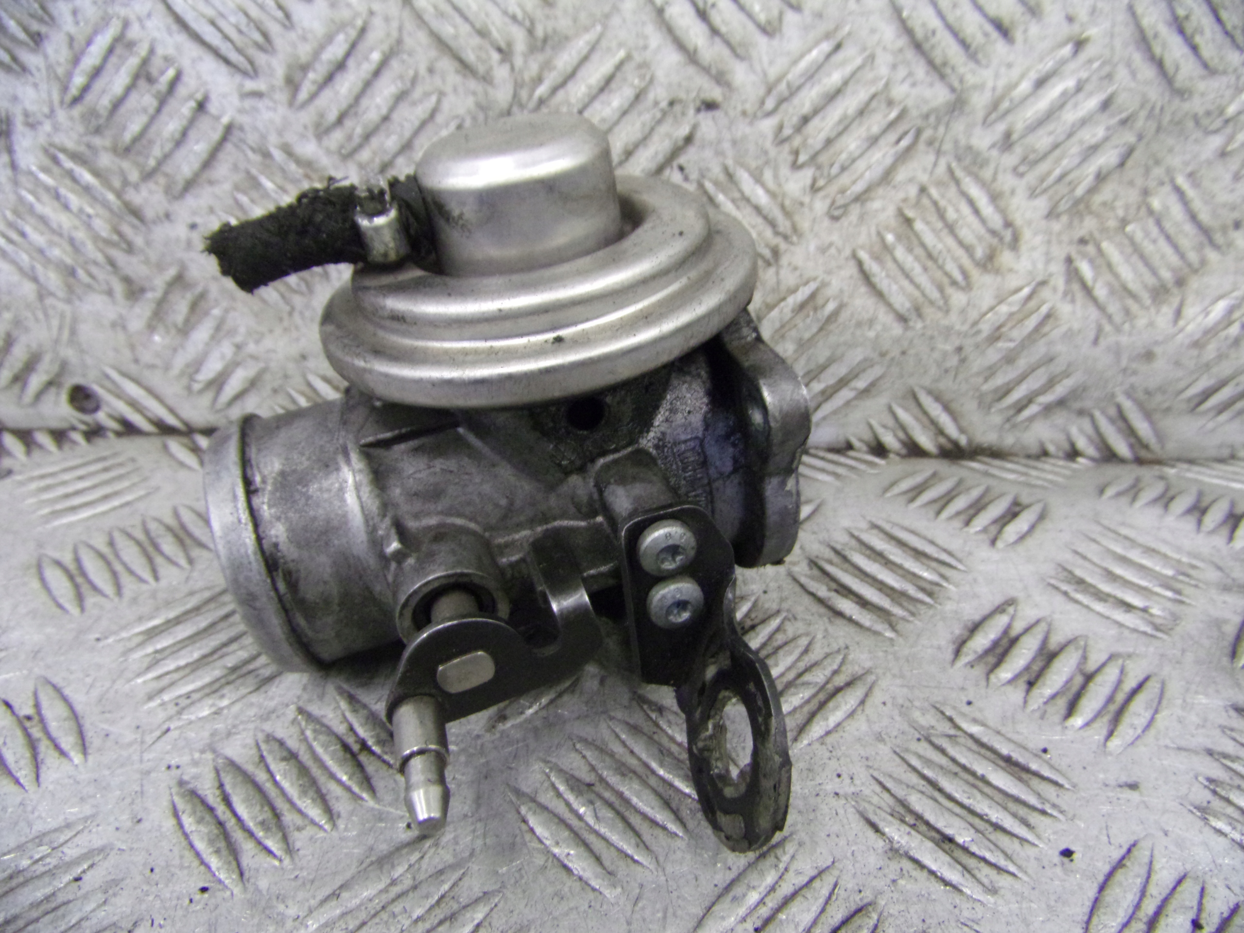 EGR valve VOLKSWAGEN PASSAT B5