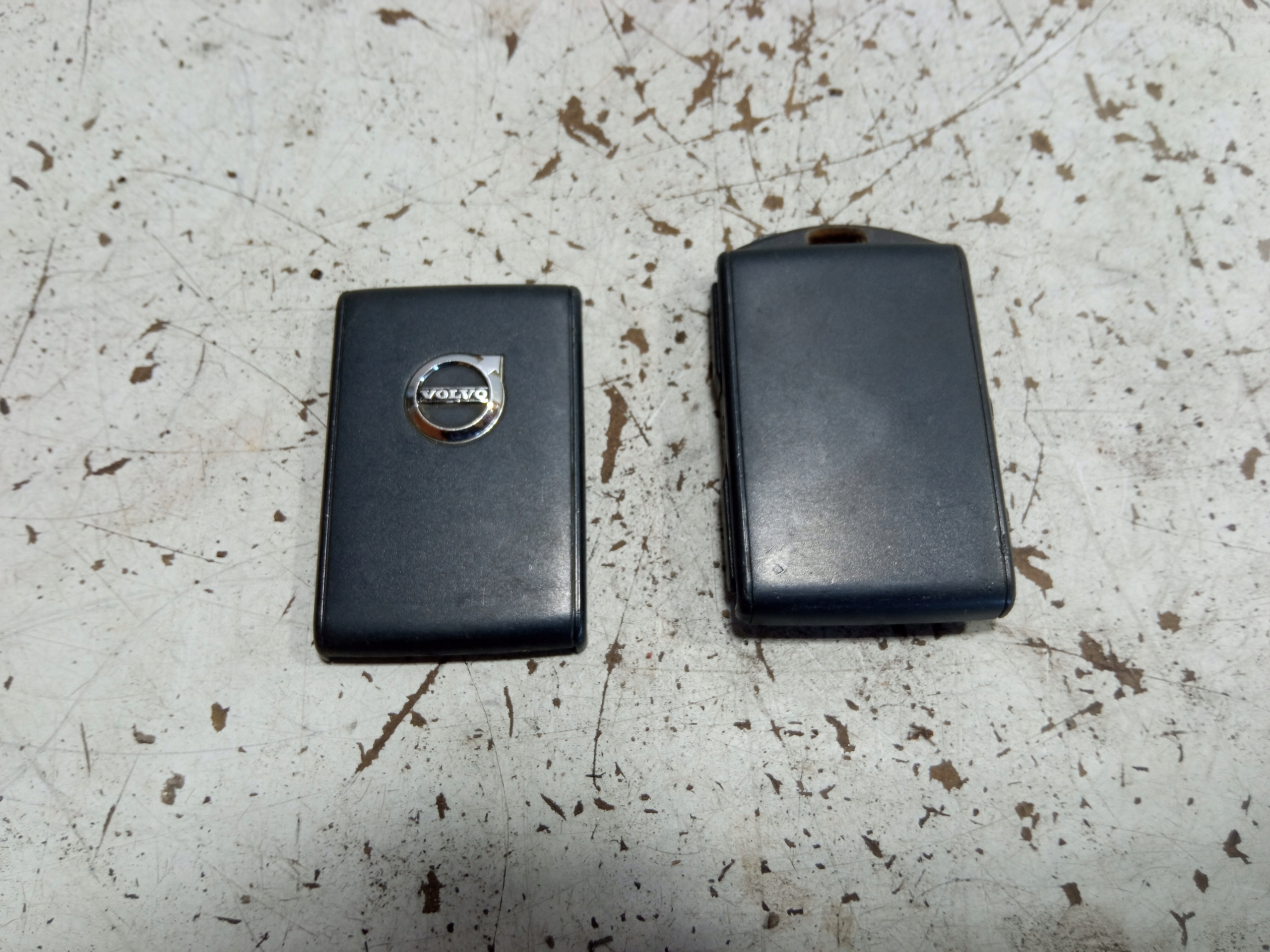 VOLVO V60 II KLUCZYK PILOT KEYLESS Producent części Volvo OE