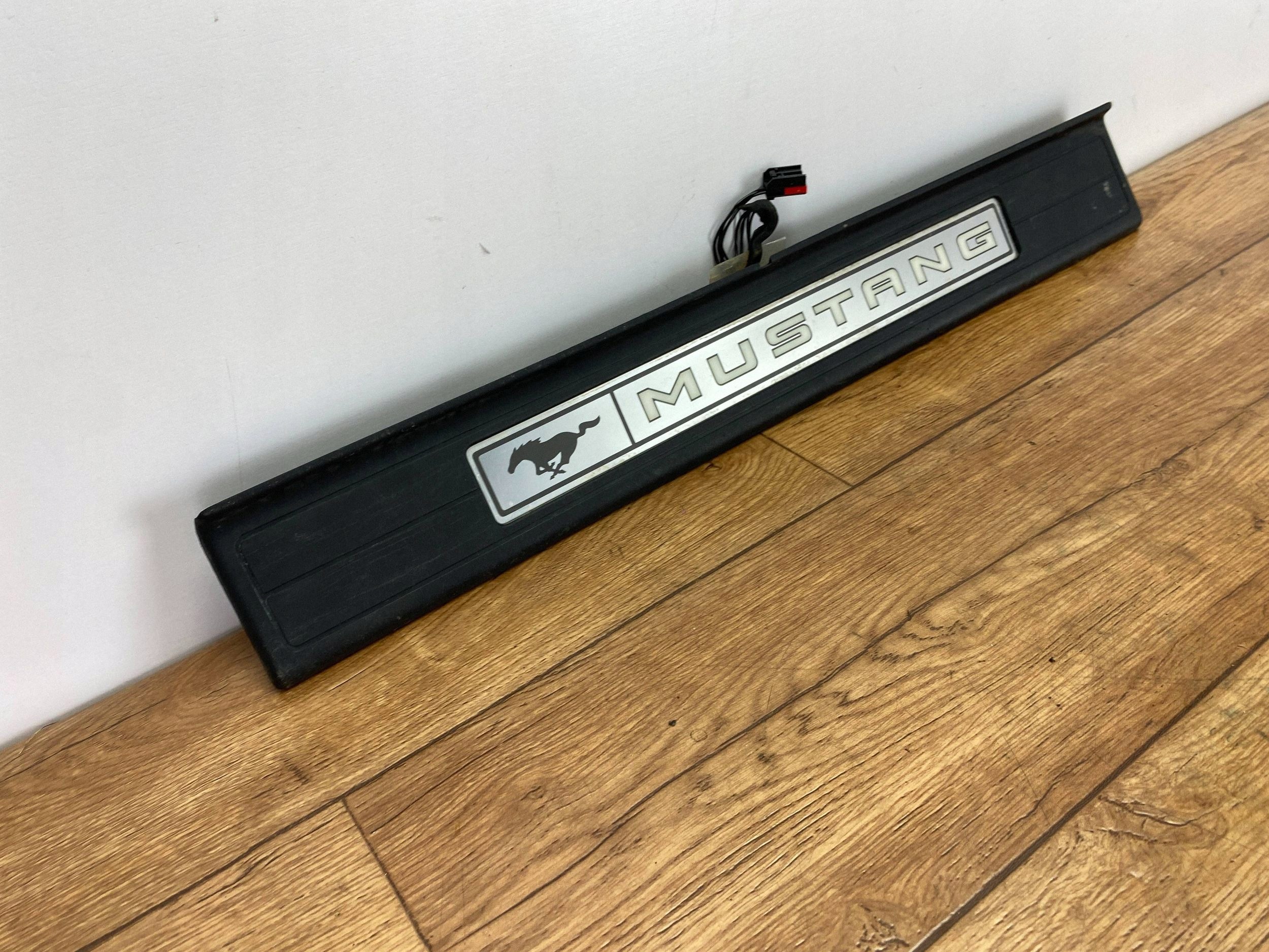 cap threshold door przednich Ford Mustang VI 2015+