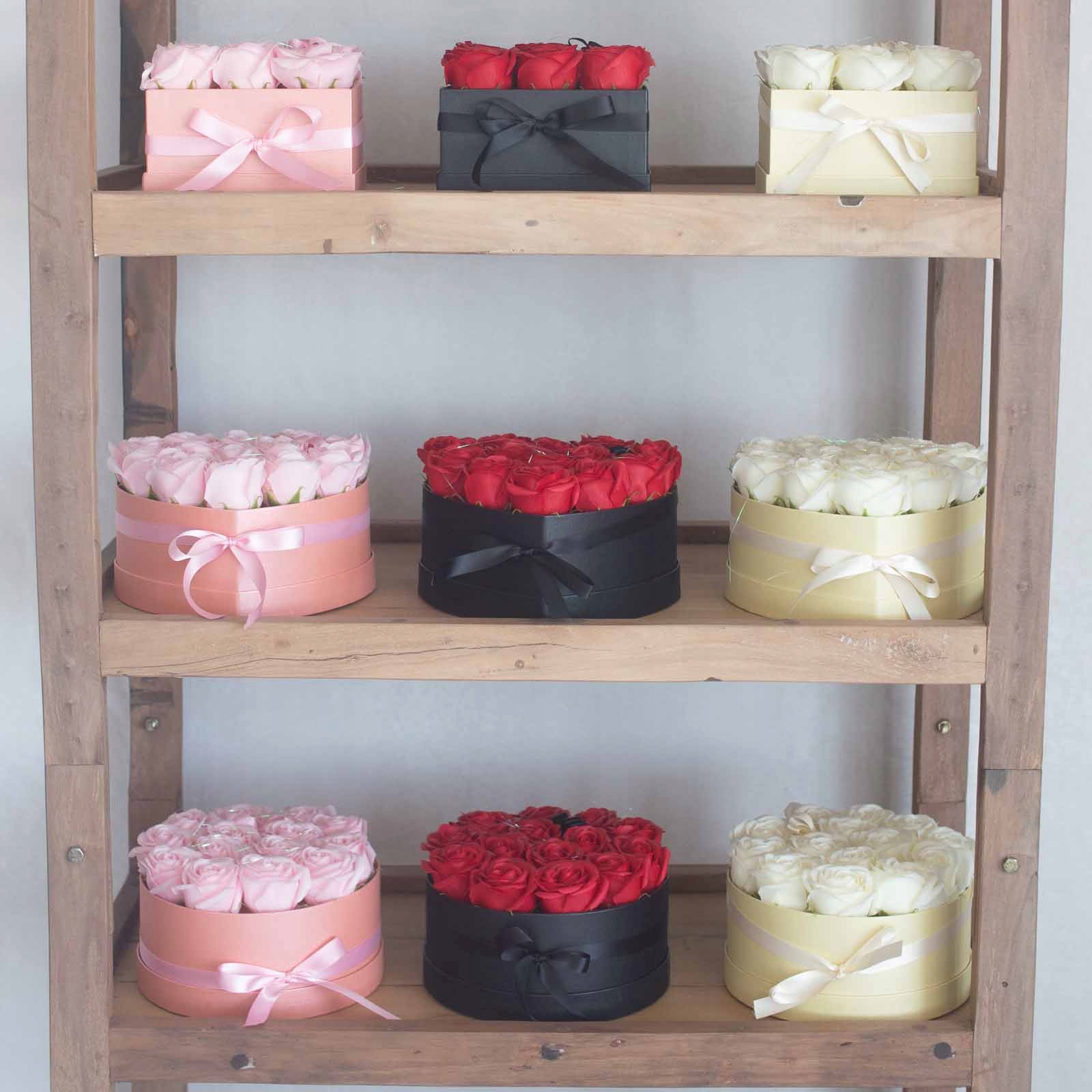 Flower Box z Mydła - 9 Kremowych Róż w Pudełku Wysokość 15 cm