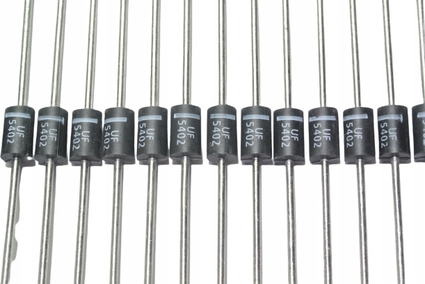 

Dioda prostownicza ultraszybka 200V 3A UF5402