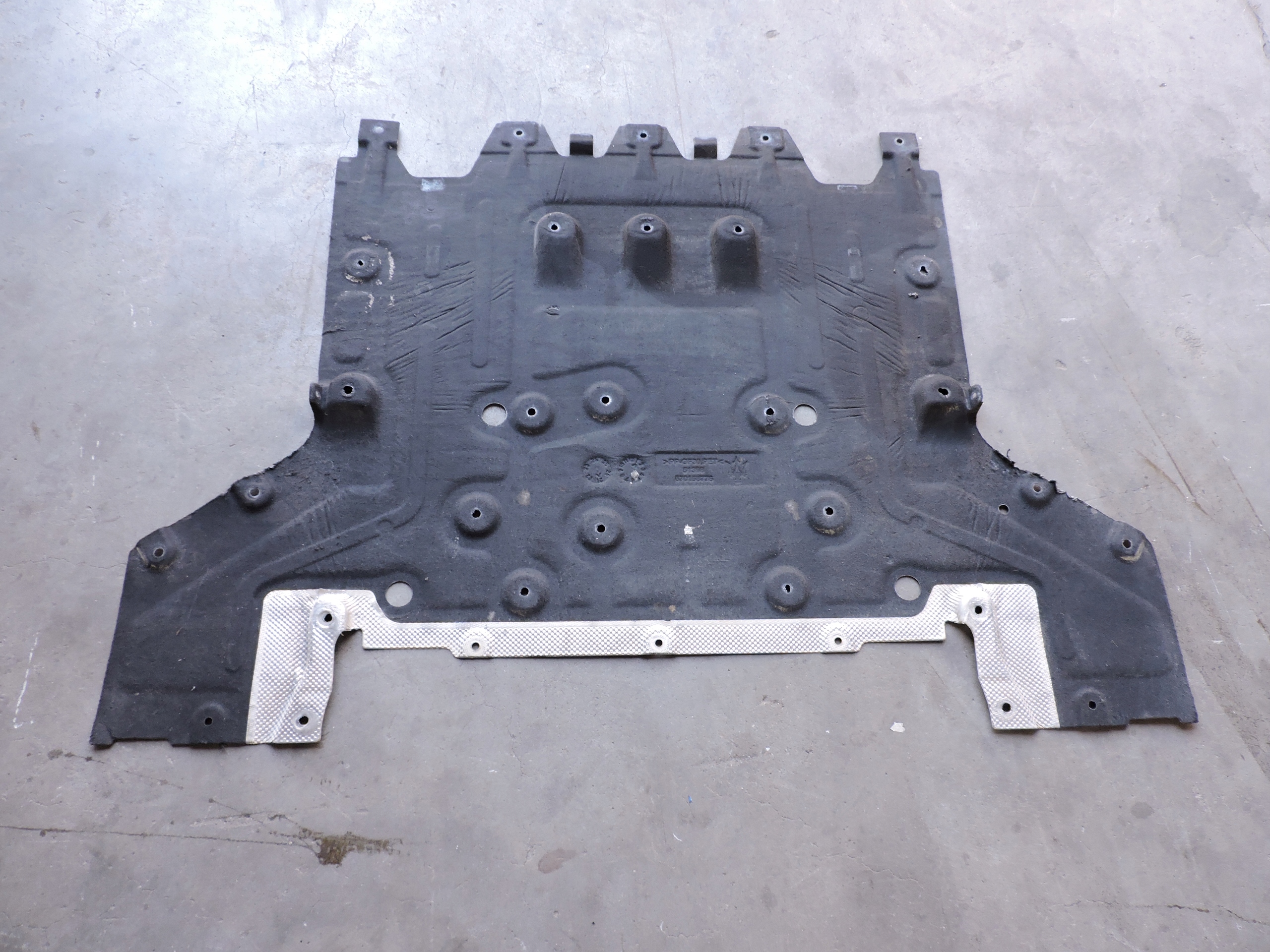 OSŁONA SILNIKA MASERATI GRANTURISMO M189 670156776