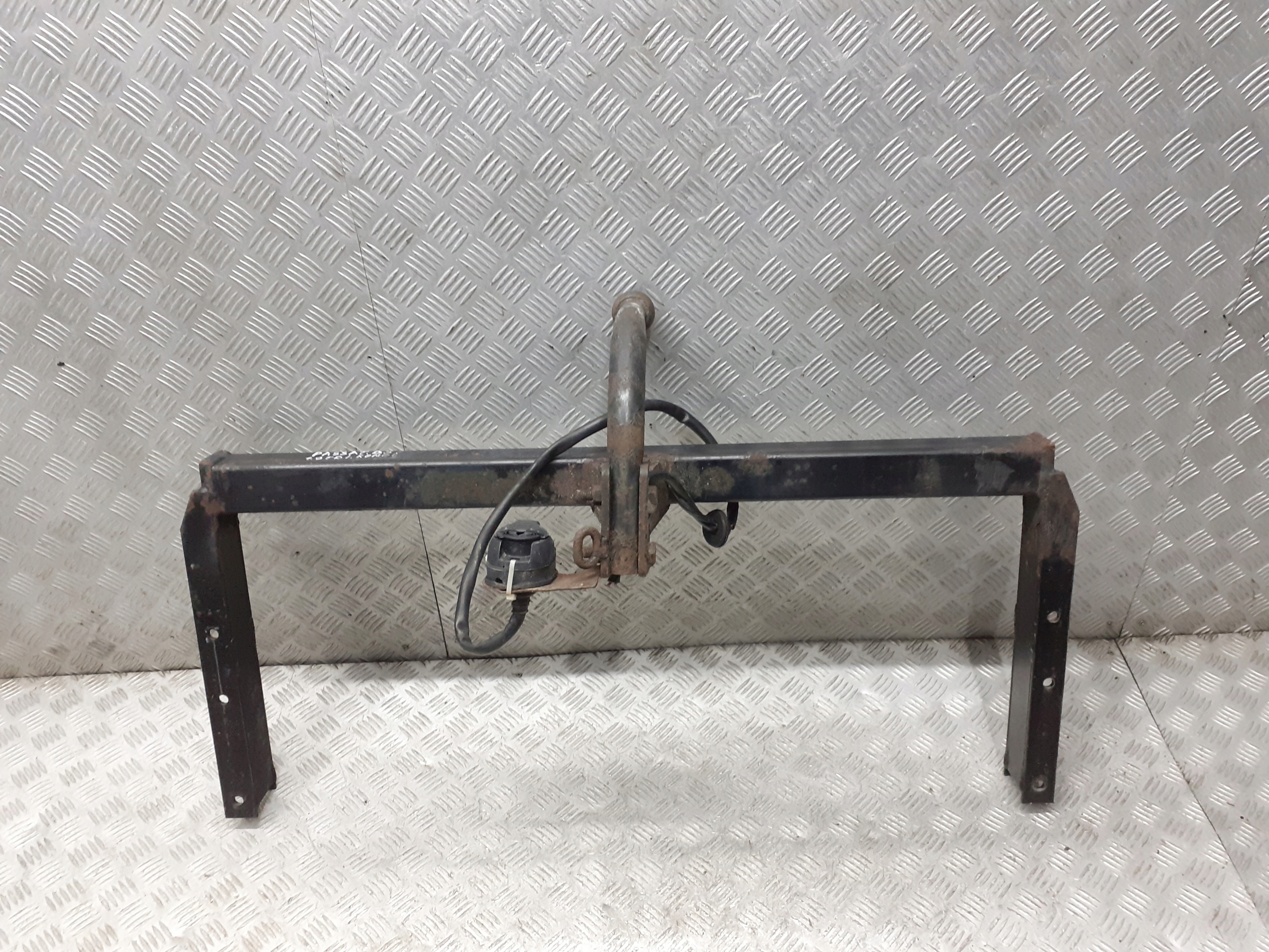 Буксирувальний гак VW PASSAT B5 Універсал