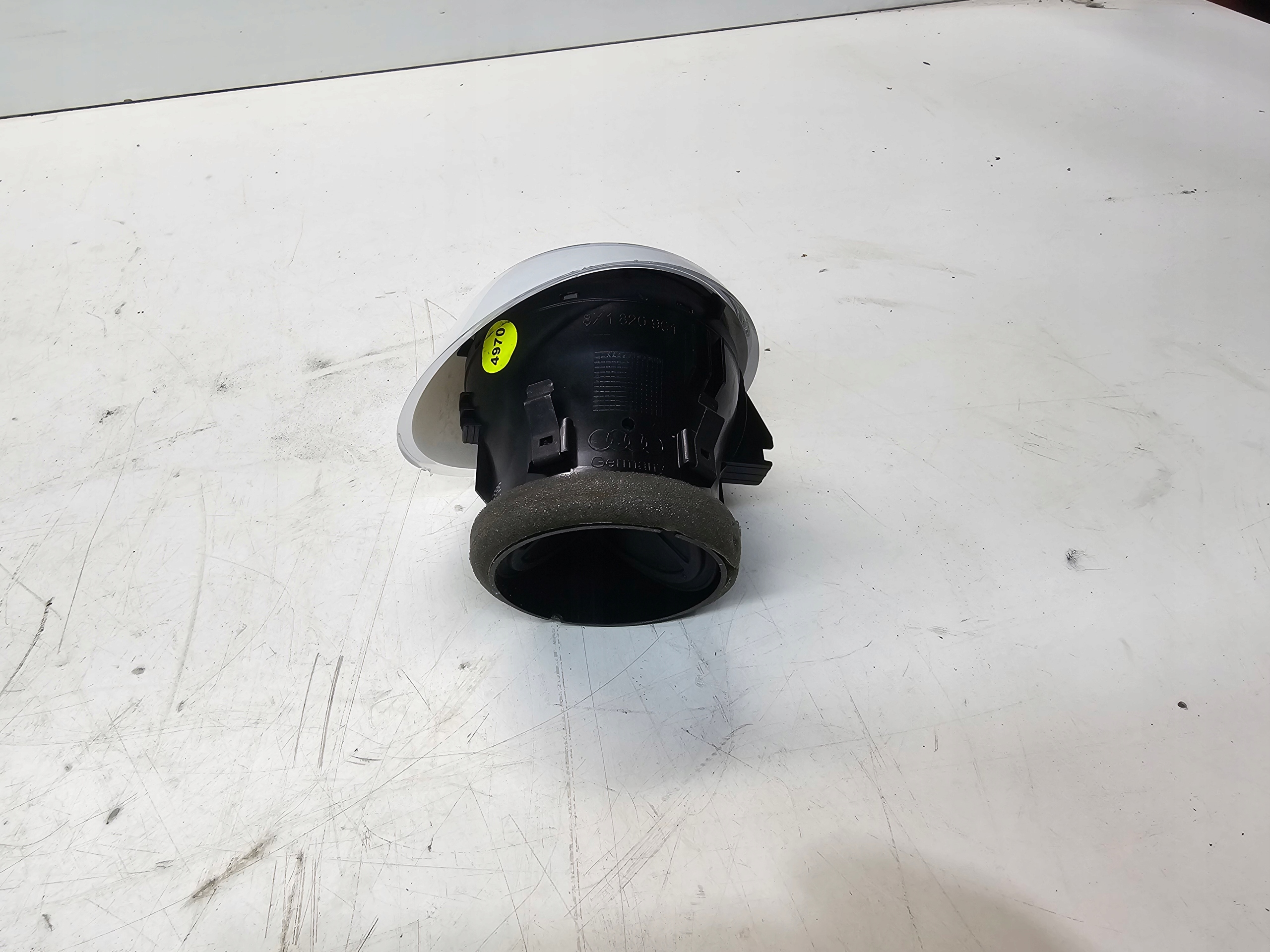 grid air conditioning devices left AUDI A1 8X LIFT 8X1820901 BIALA
