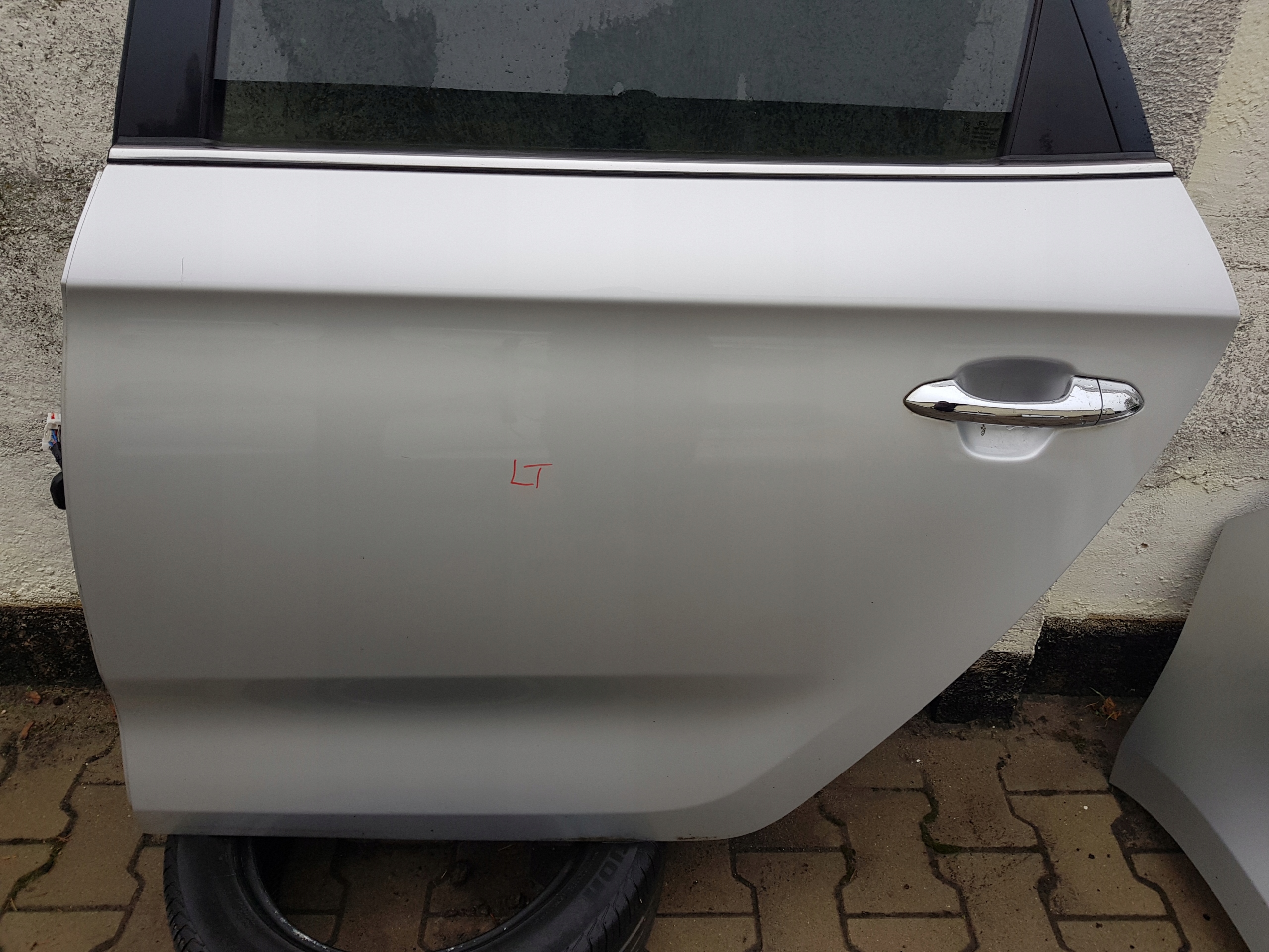 KIA CARENS IV door left rear part rear. left 3D 2013