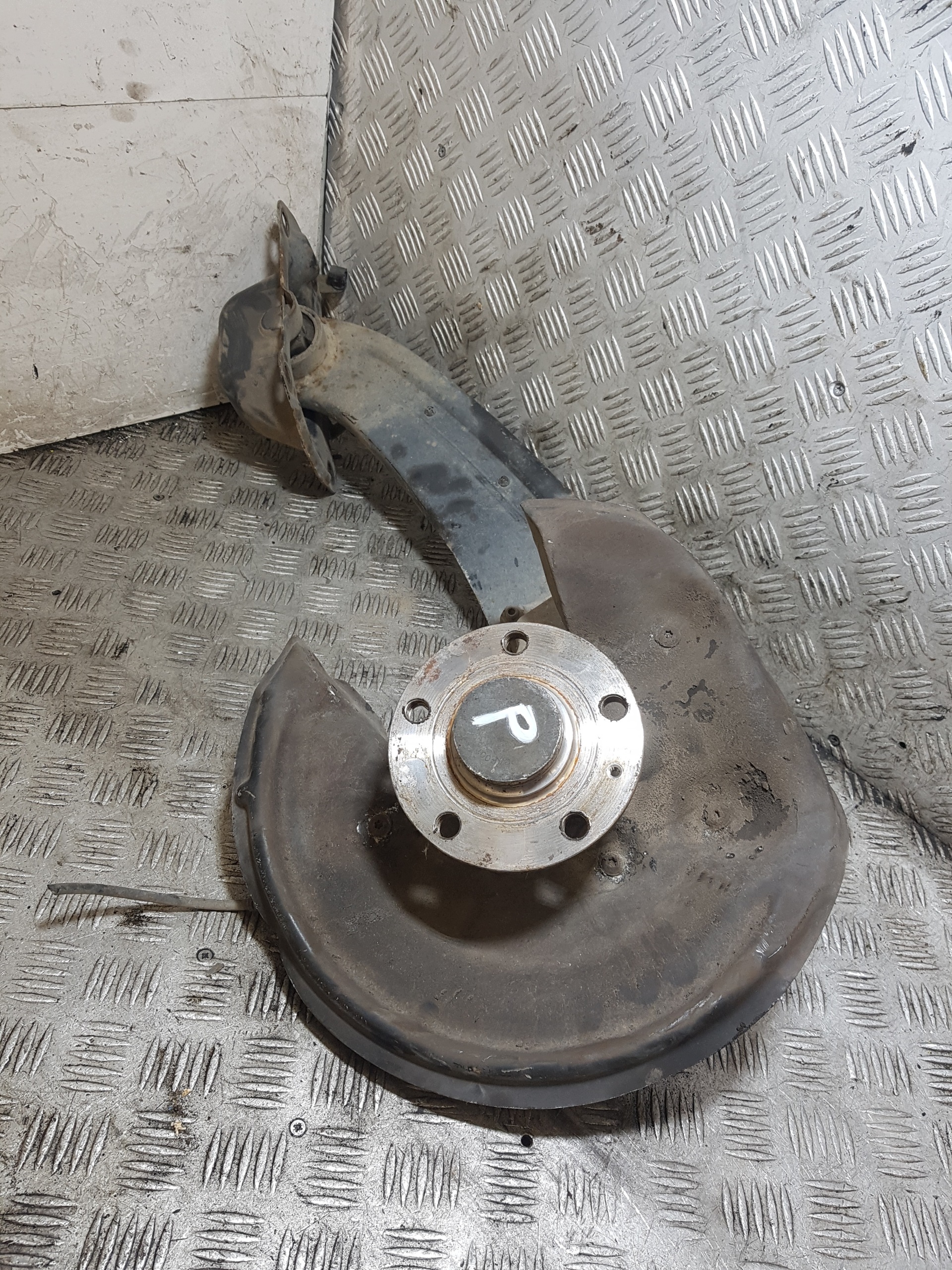 otoč čepu pravý záď VOLKSWAGEN PASSAT B6