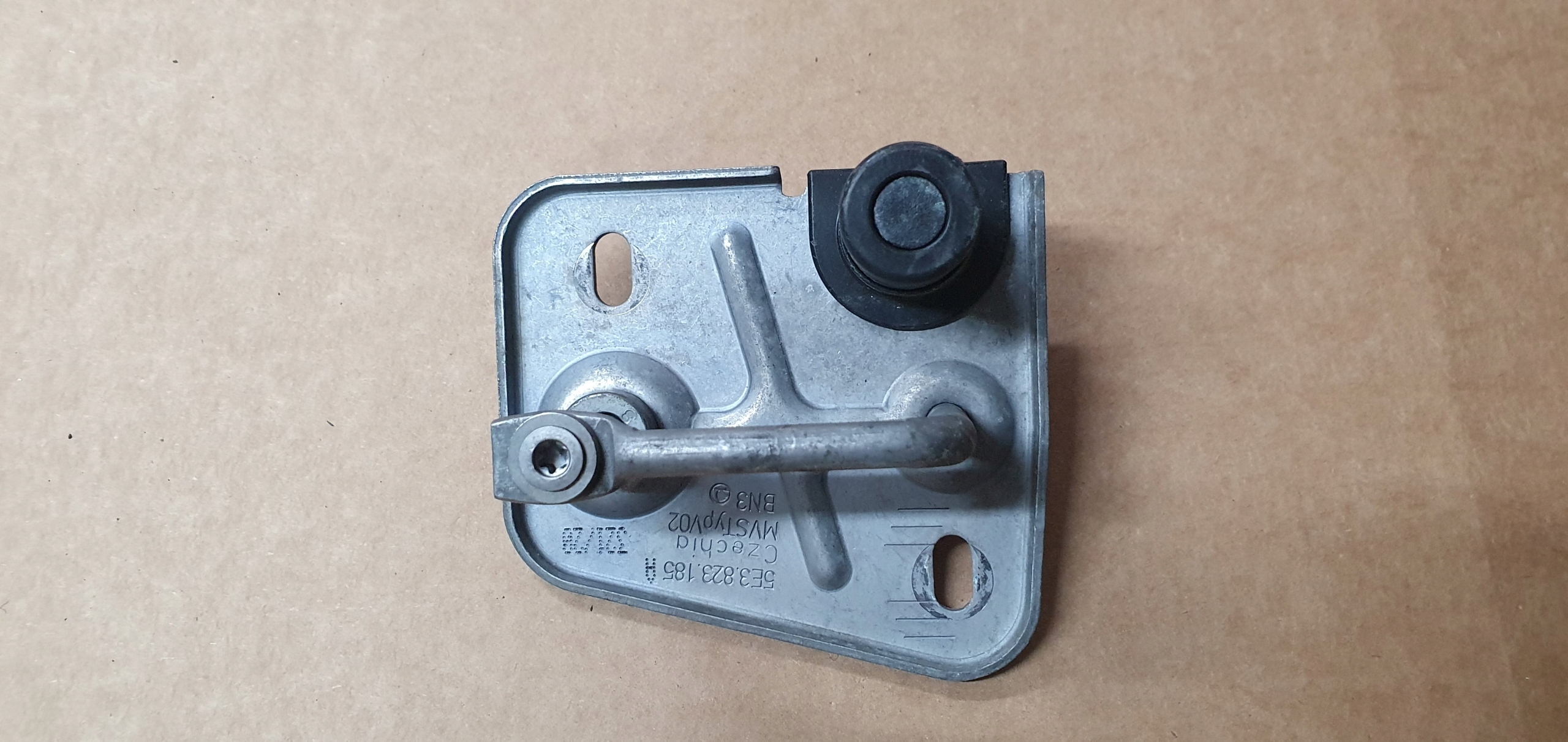 towing RYGIEL bonnets SKODA OCTAVIA IV 5E3823185A left
