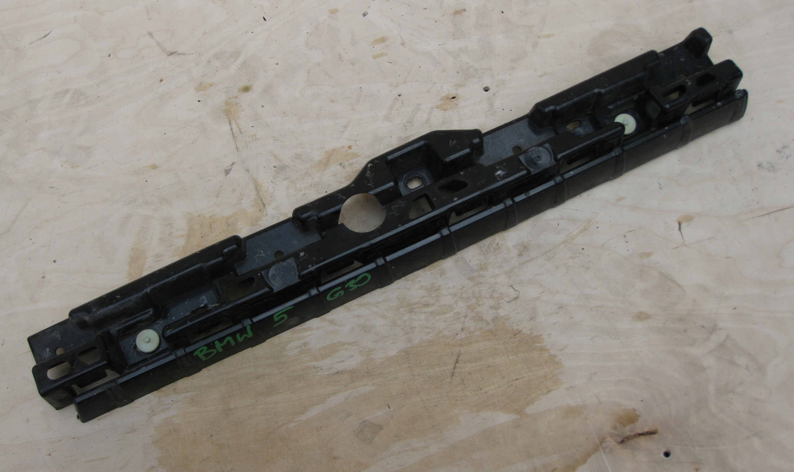 BMW 5 G30 3.0D 19R Support Console Support plaque Jupes Droite 7387344