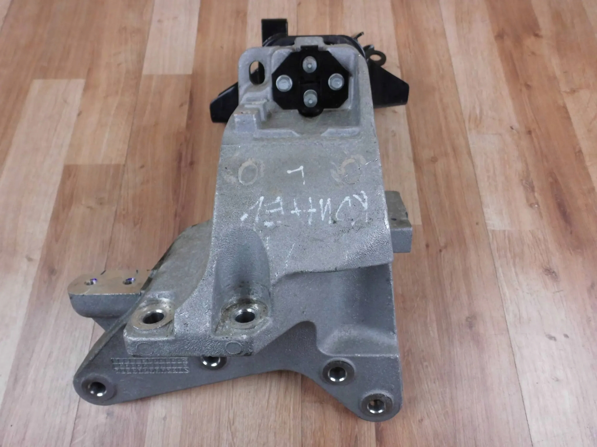 Hyundai Kona EV ELECTRIC console holder holder engine mount
