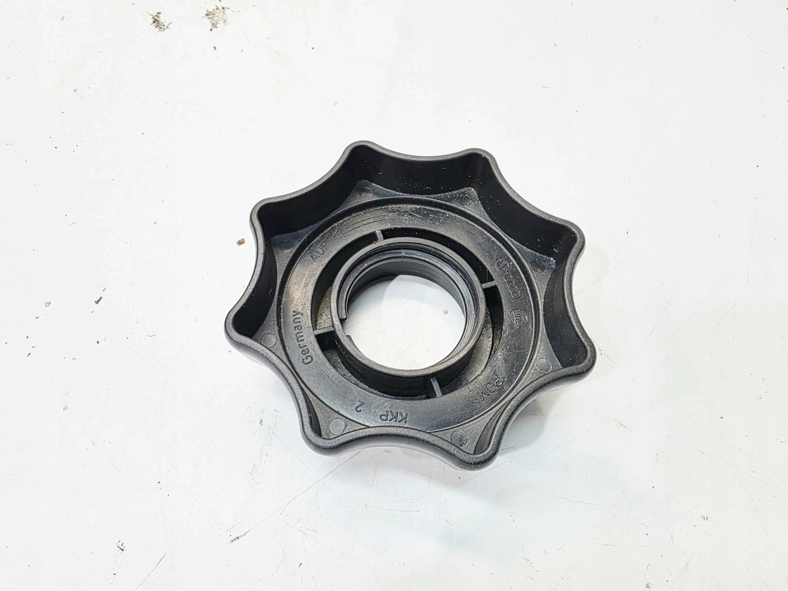 Vis Roues de la roue de secours AUDI Q7 4L 7L8601347