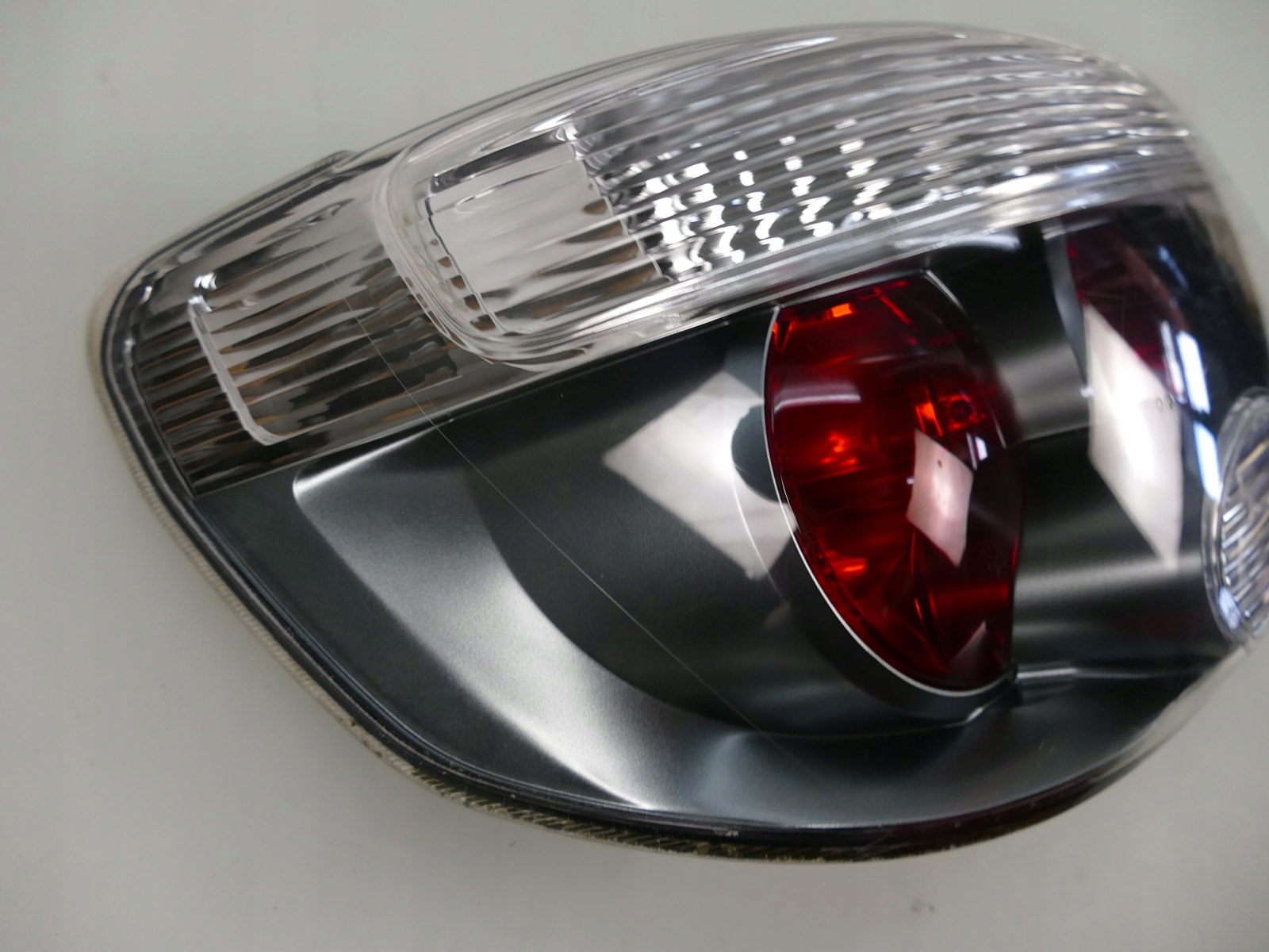 MITSUBISHI OUTLANDER and LIFT light left rear part EUROPA