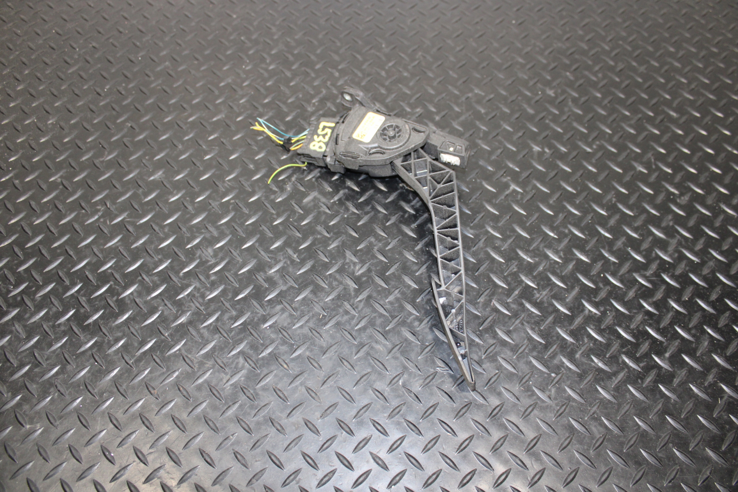 accelerator pedal LAND ROVER EVOQUE L538 EJ32-9F836-AA
