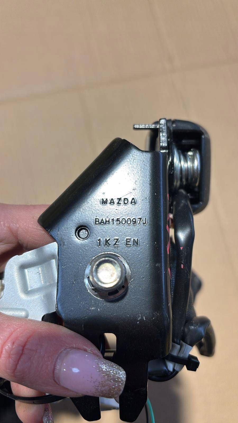 Fixation arbre ceintures sécurité Arrière Mazda MX-30 BAH150097J